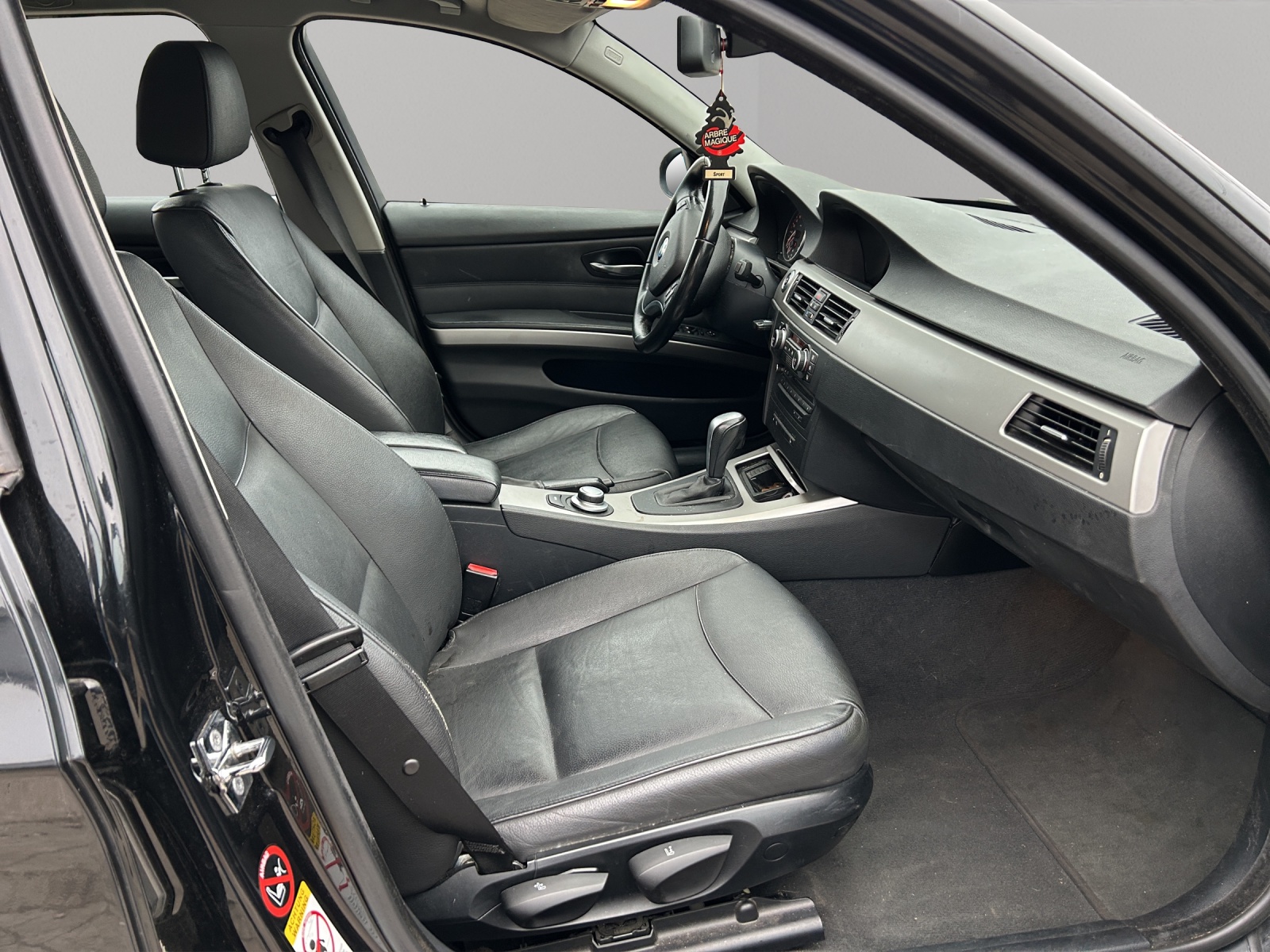 BMW 318i Touring Steptronic-image-7