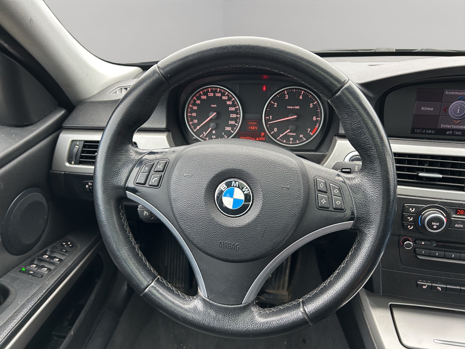BMW 318i Touring Steptronic-image-12