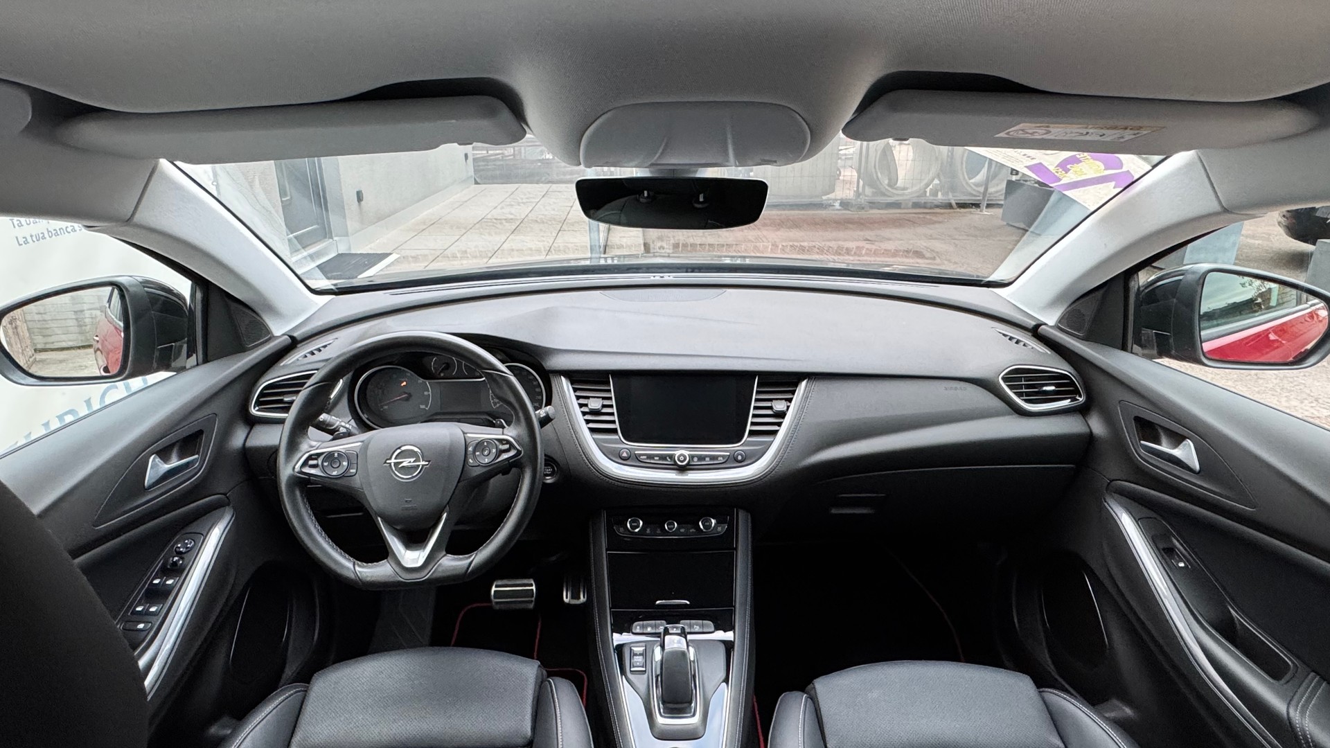 OPEL Grandland X 1.6 Hybrid4 Ultimate Automatik-image-11