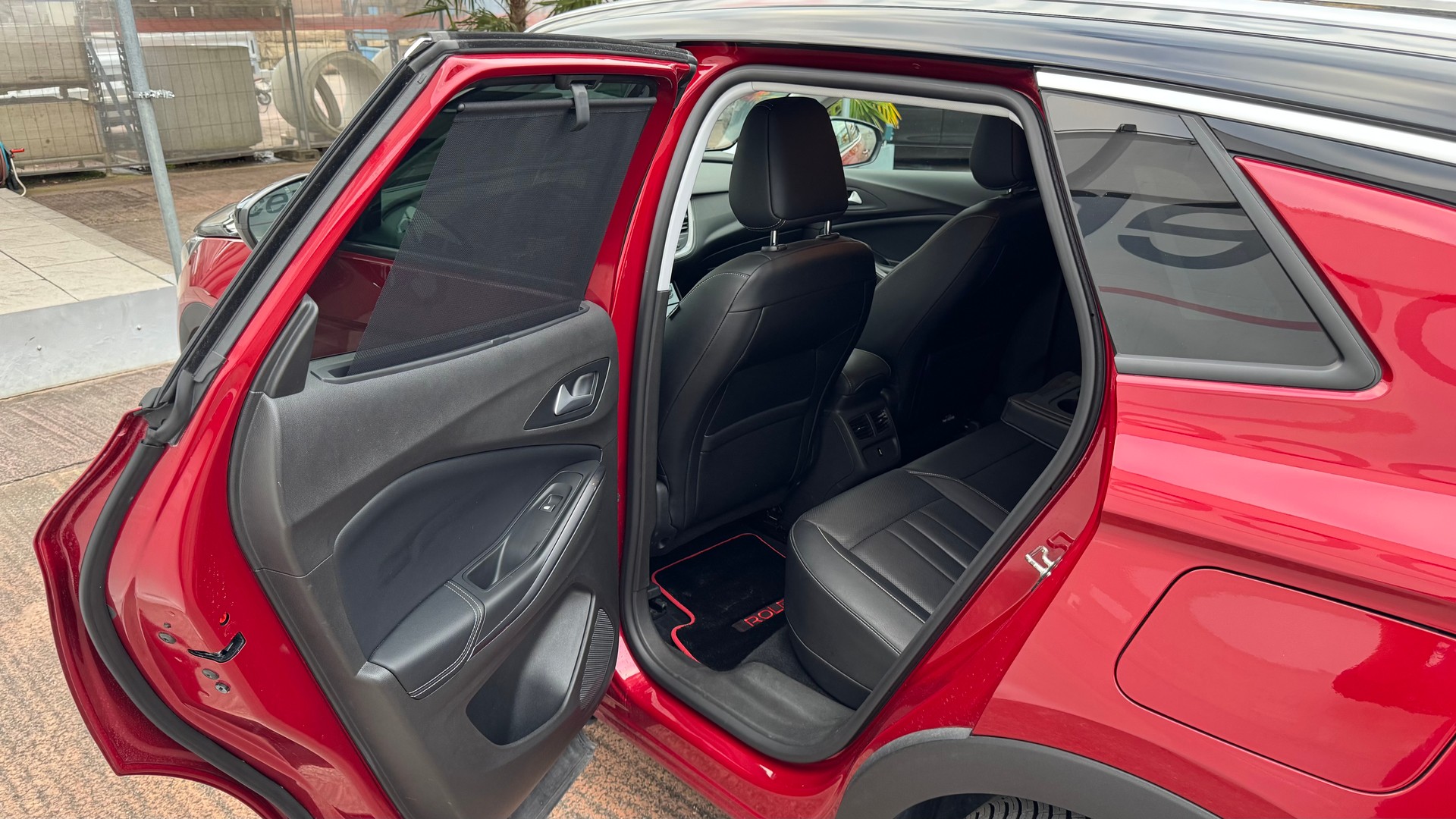 OPEL Grandland X 1.6 Hybrid4 Ultimate Automatik-image-8