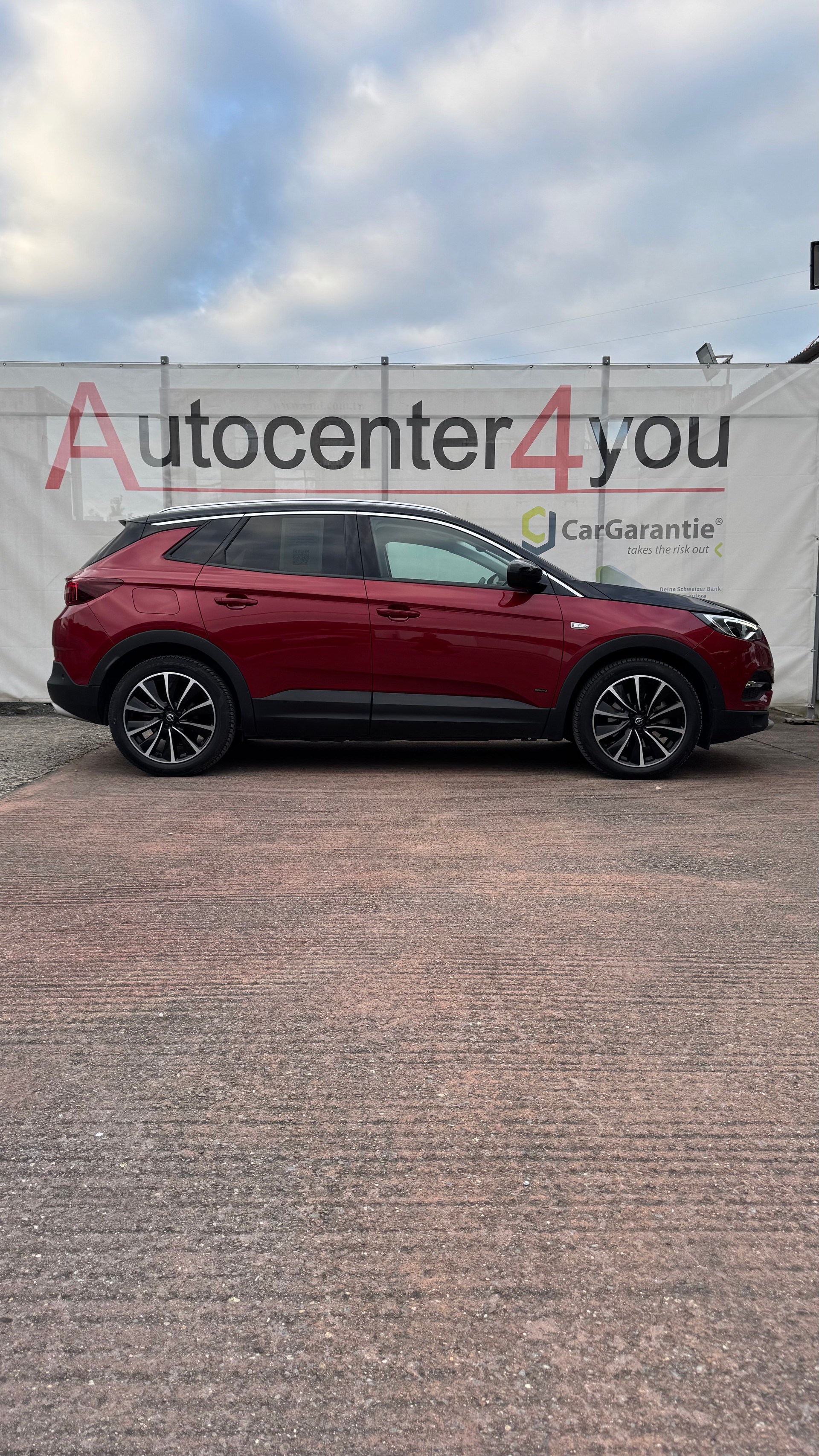 OPEL Grandland X 1.6 Hybrid4 Ultimate Automatik