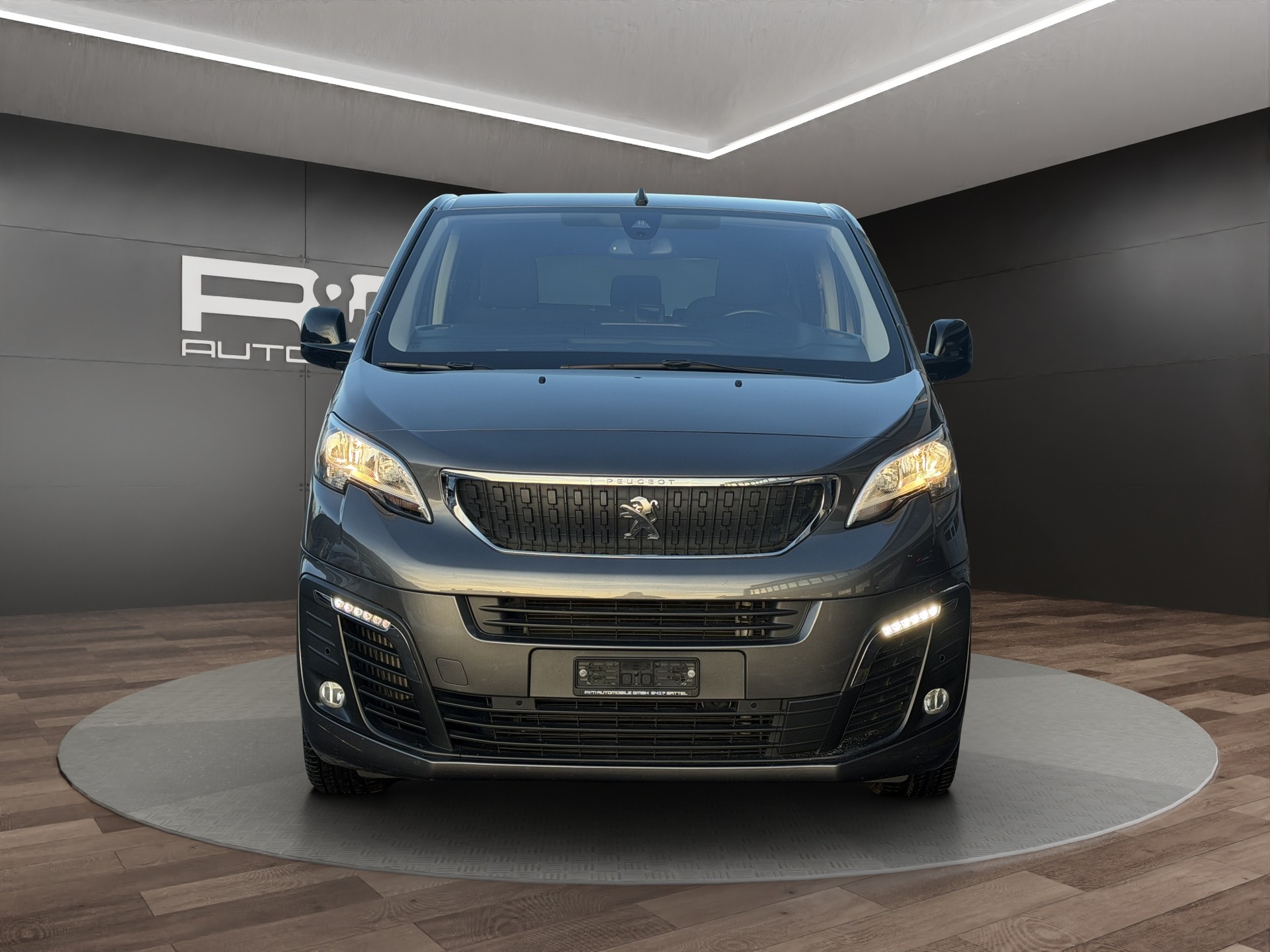 PEUGEOT Traveller 2.0 BlueHDi Business Standard EAT8-showroom-element-1