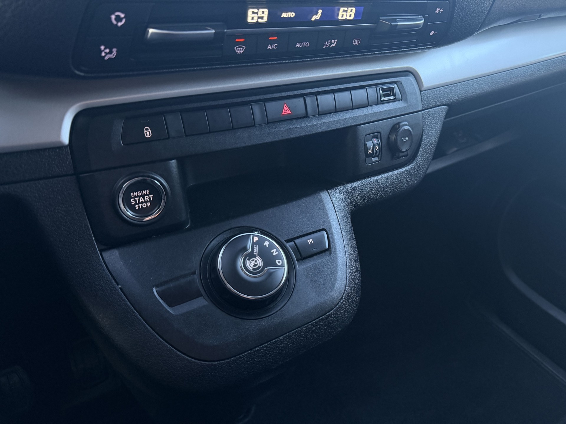 PEUGEOT Traveller 2.0 BlueHDi Business Standard EAT8-image-8