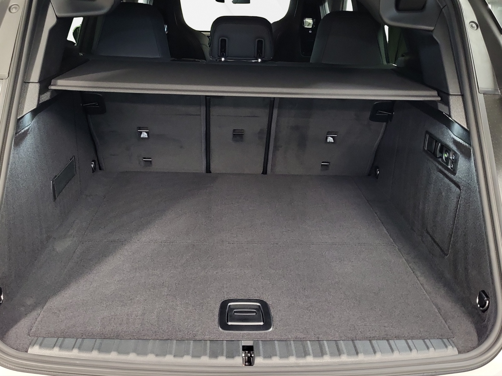 BMW iX xDrive45 M Sport Pro-image-19