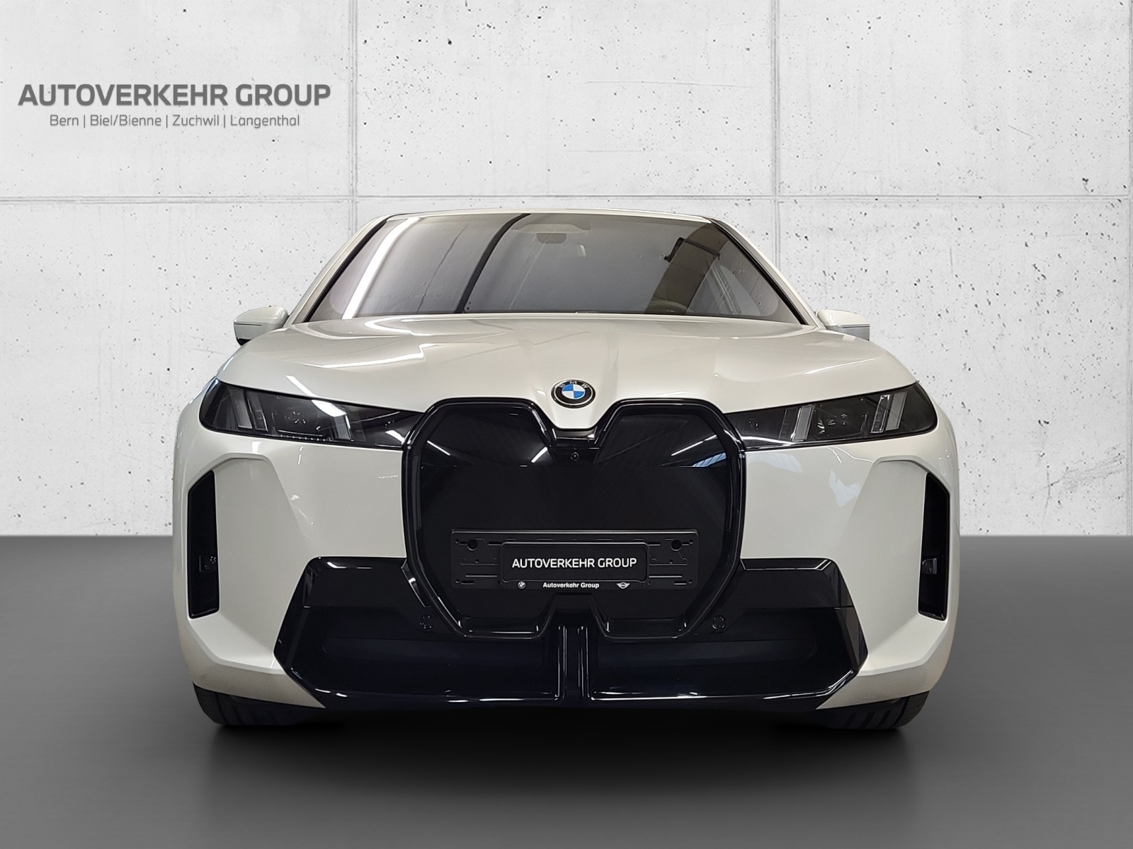 BMW iX xDrive45 M Sport Pro-showroom-element-1