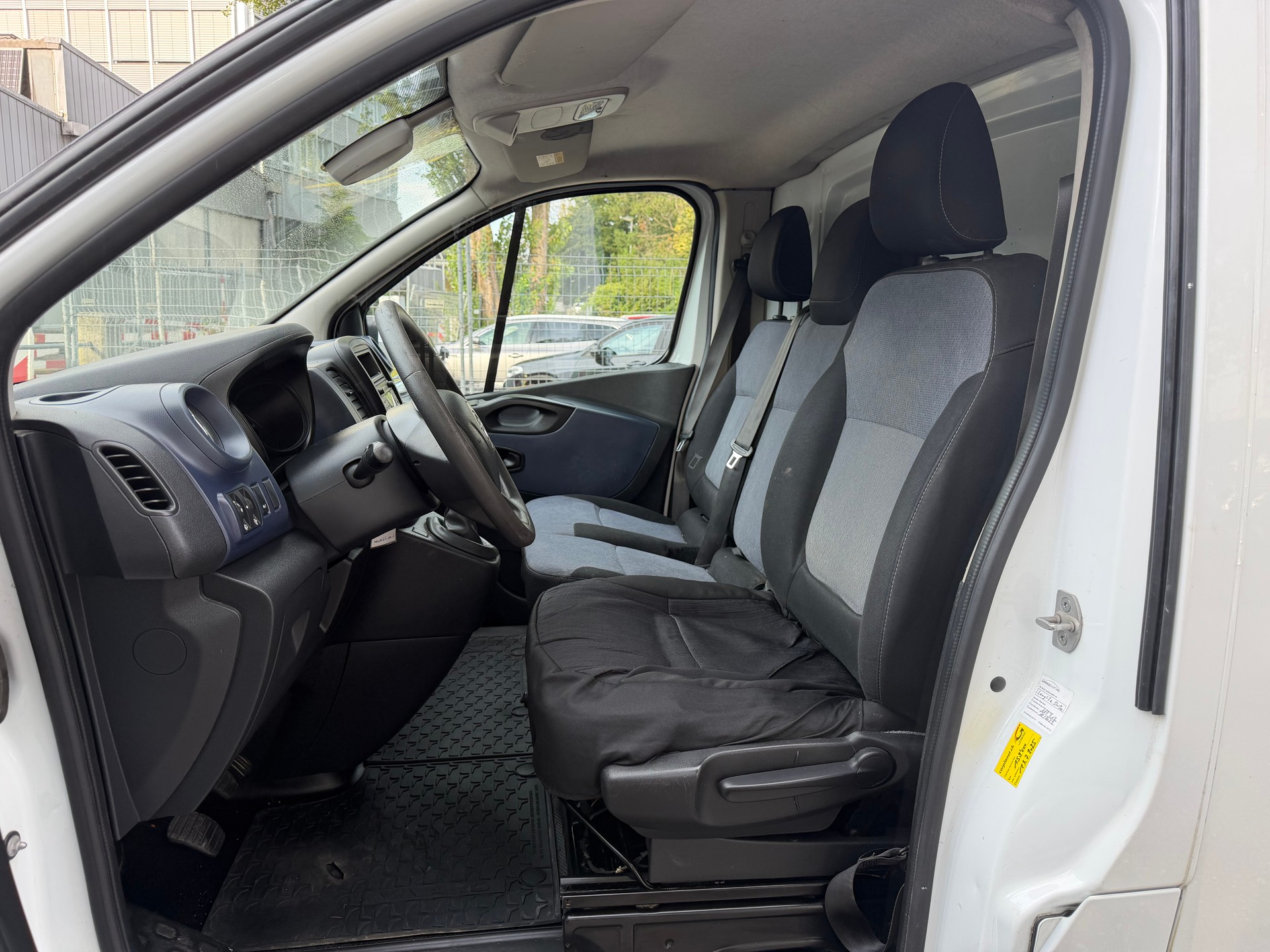 OPEL Vivaro 1.6 CDTI 2.9t L2H1 ** 03x Sitzplatze ** 02x Airbag ** Nutzlast 1090Kg ** Frisch Ab MFK-image-2