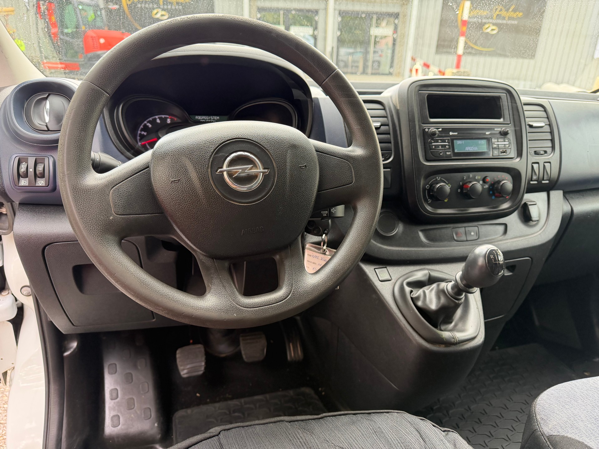 OPEL Vivaro 1.6 CDTI 2.9t L2H1 ** 03x Sitzplatze ** 02x Airbag ** Nutzlast 1090Kg ** Frisch Ab MFK-image-3