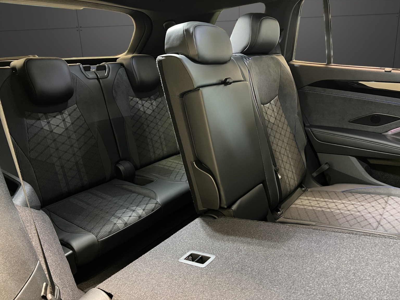 VW Tayron 2.0 TSI R-Line DSG 4Motion-image-11