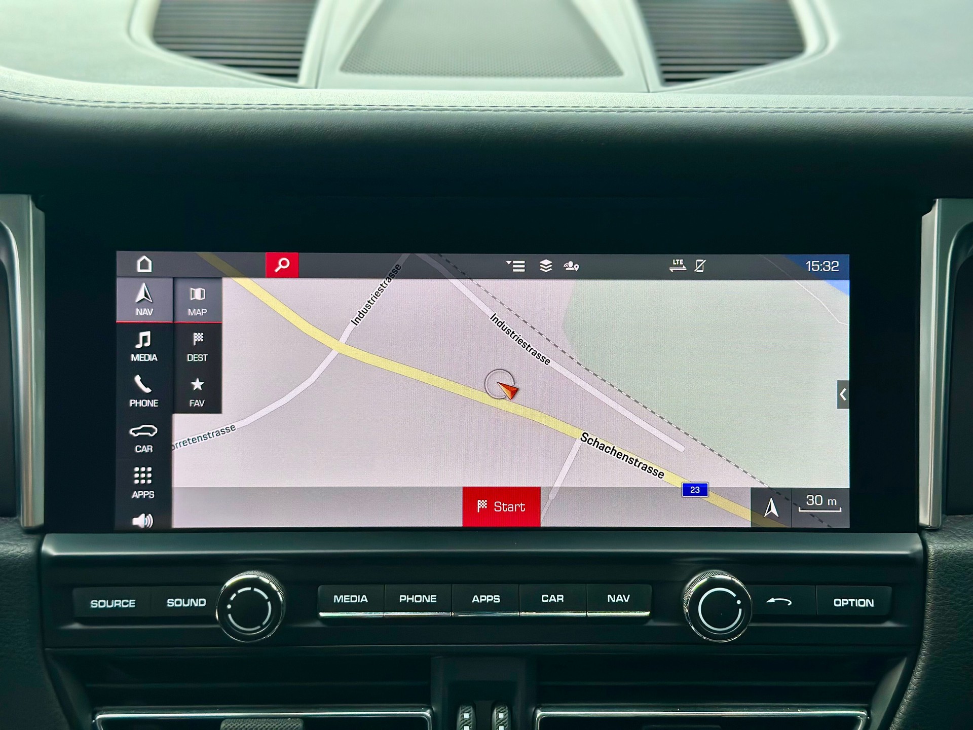 PORSCHE Macan PDK-image-12
