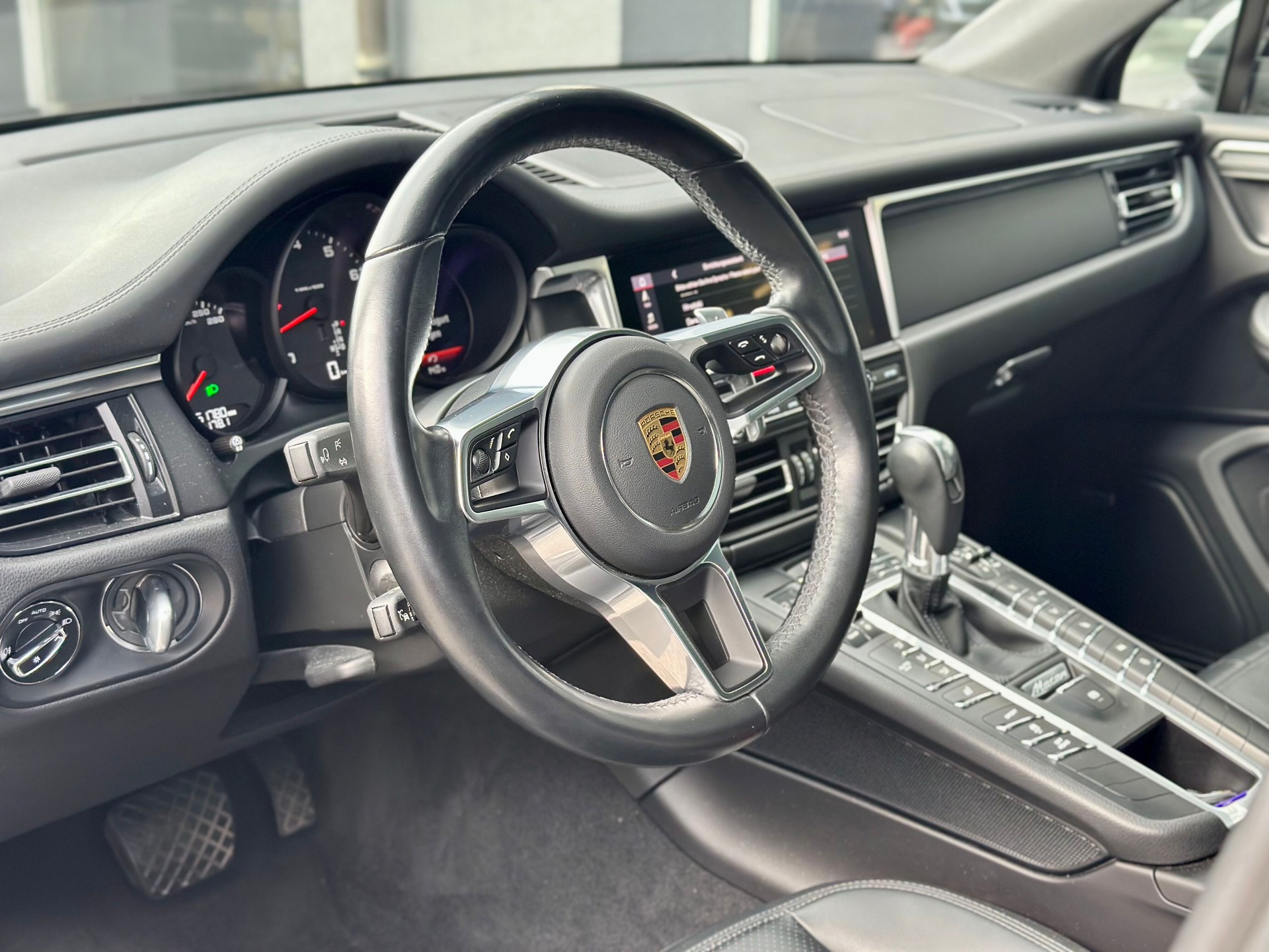 PORSCHE Macan PDK-image-5