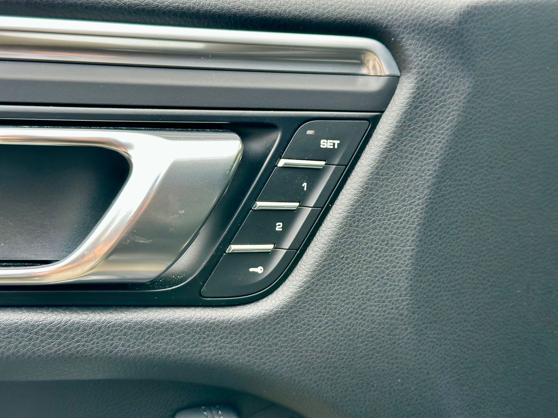 PORSCHE Macan PDK-image-13