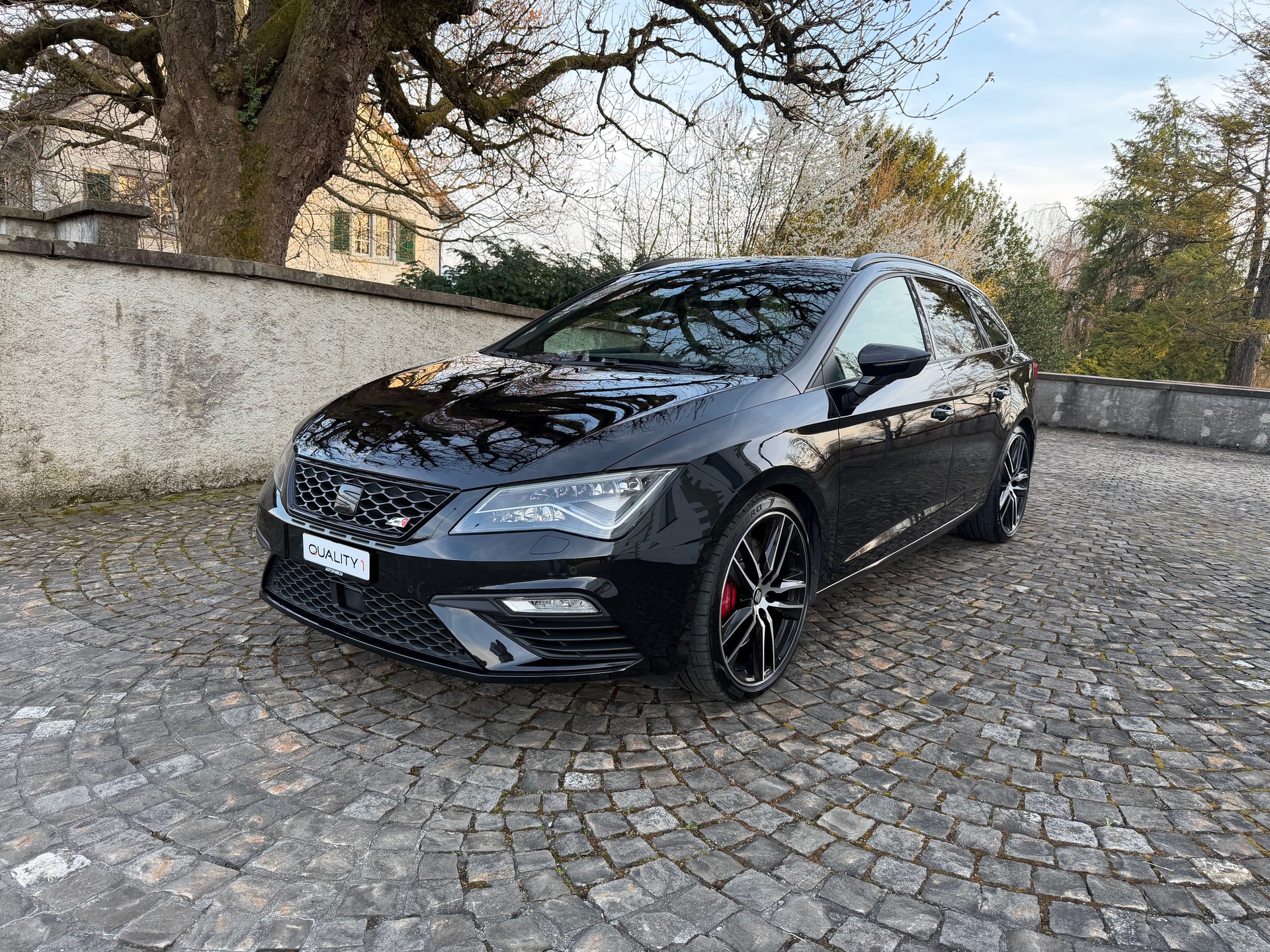 SEAT Leon ST 2.0 TSI Cupra 300 4 Drive DSG / Frisch ab MFK / Frisch ab Service / 36 Monate Garantie exkl. / 8 Fach / LED / ACC /