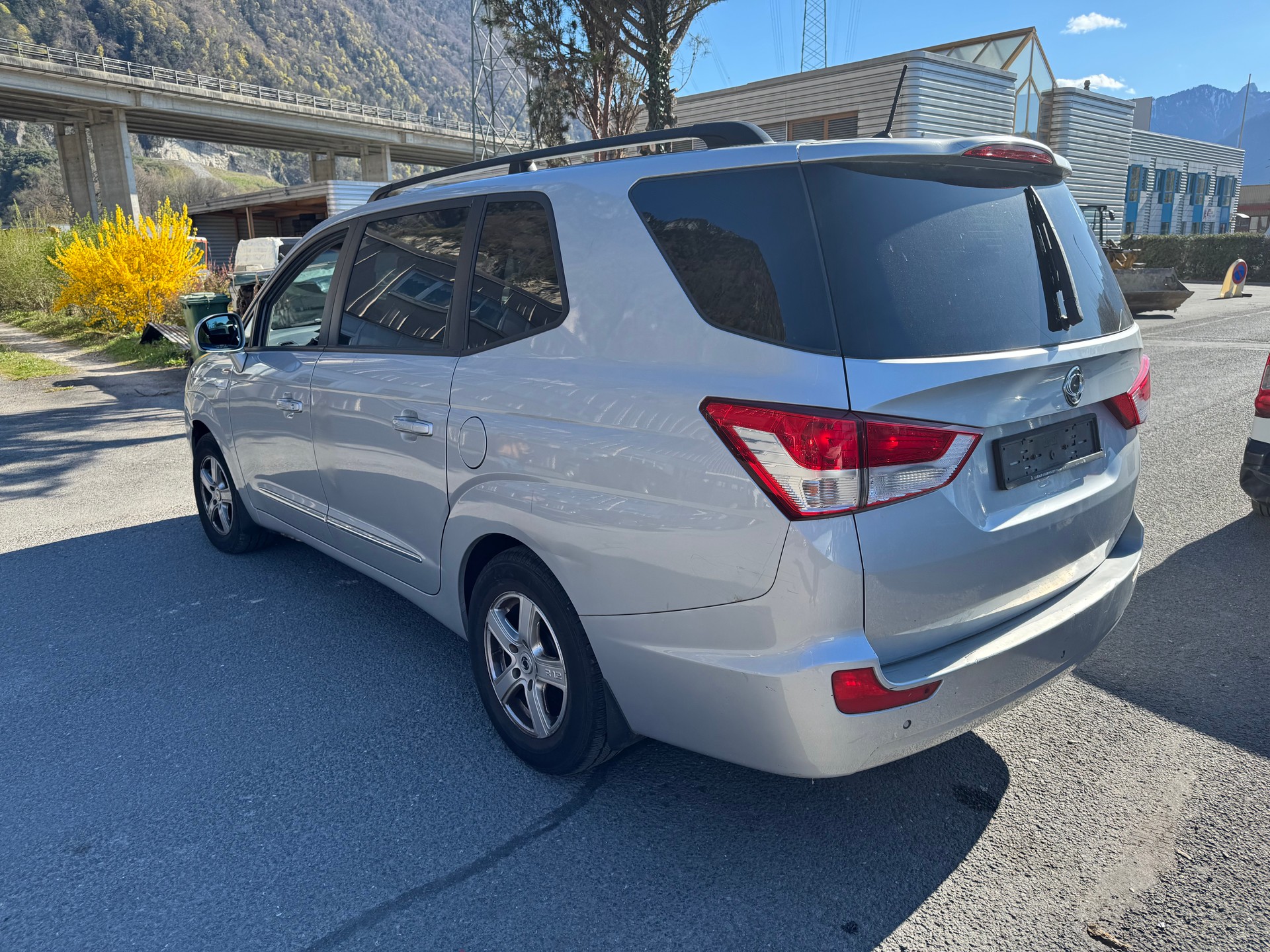 KGM-SsangYong Rodius SV200 e-XDi Sapphire 4WD E-Tronic-image-3