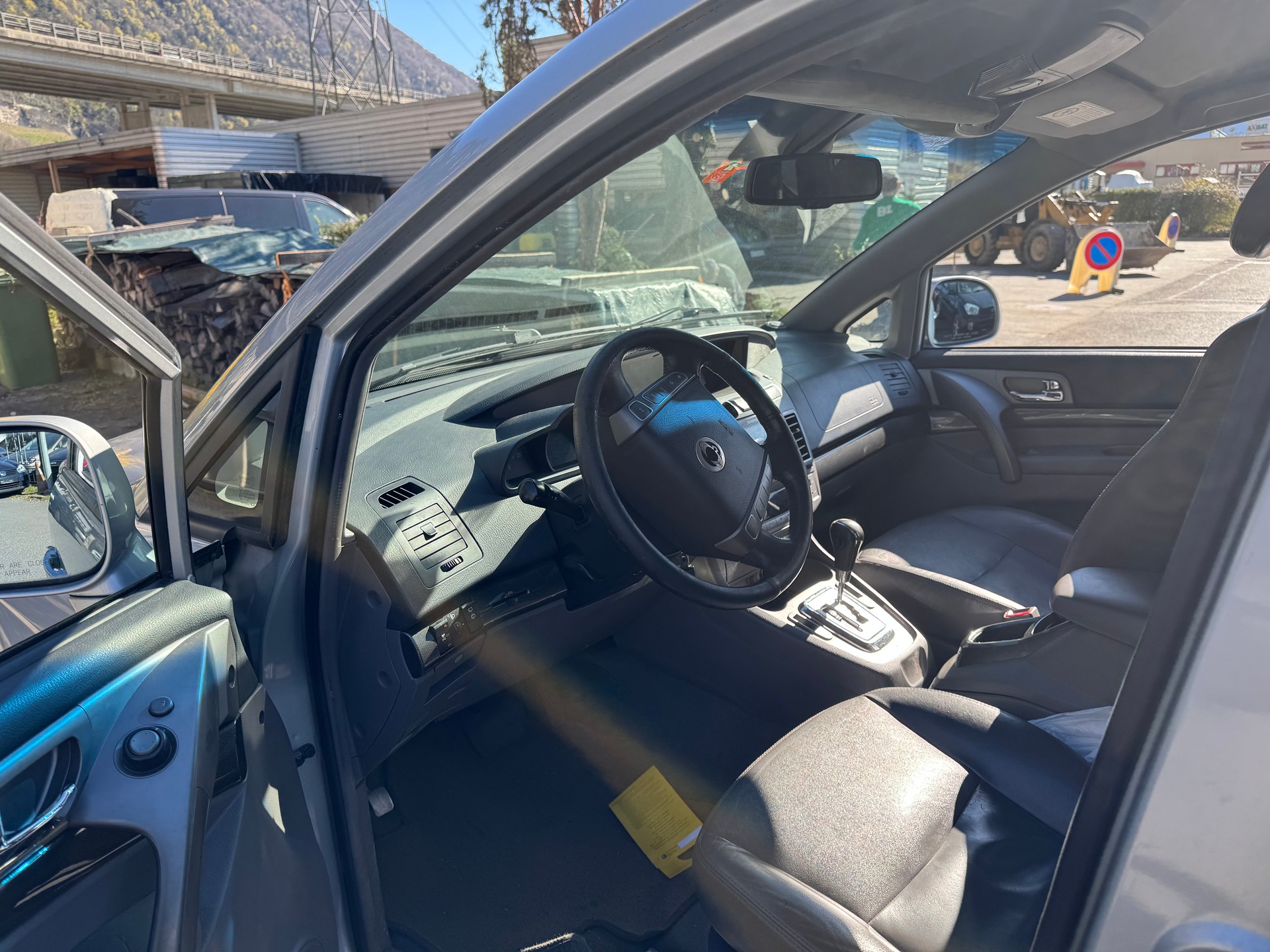 KGM-SsangYong Rodius SV200 e-XDi Sapphire 4WD E-Tronic-image-8