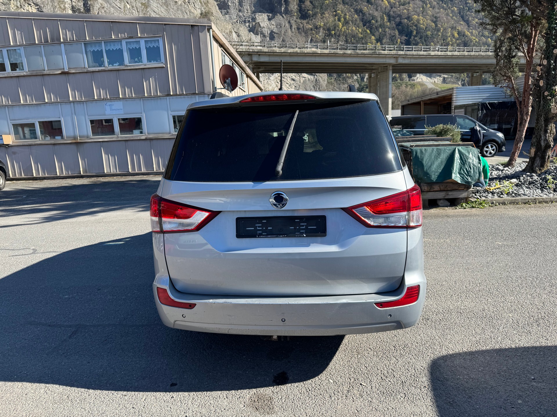 KGM-SsangYong Rodius SV200 e-XDi Sapphire 4WD E-Tronic-image-4