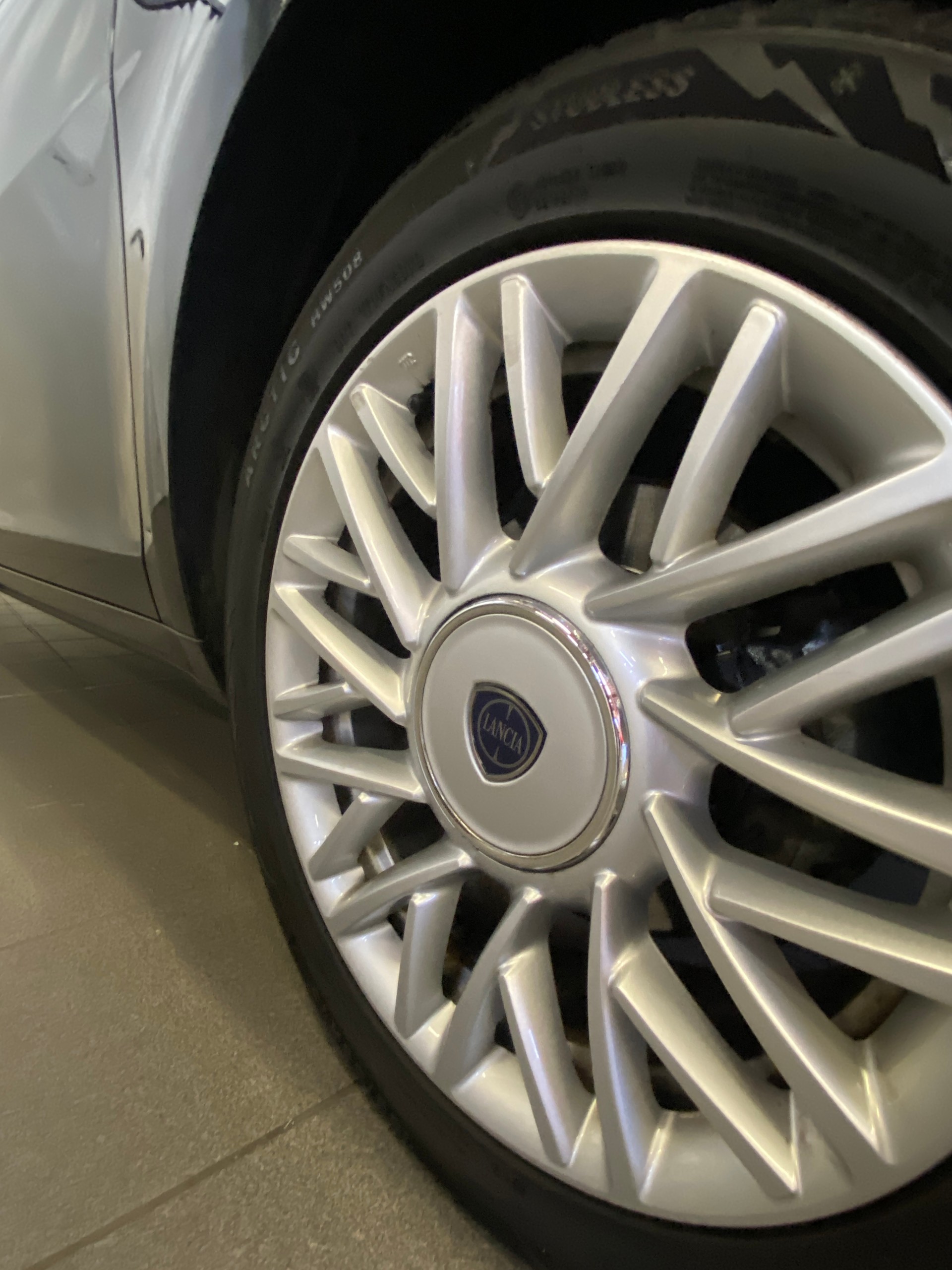 LANCIA Ypsilon 1.2 Platinum-image-4