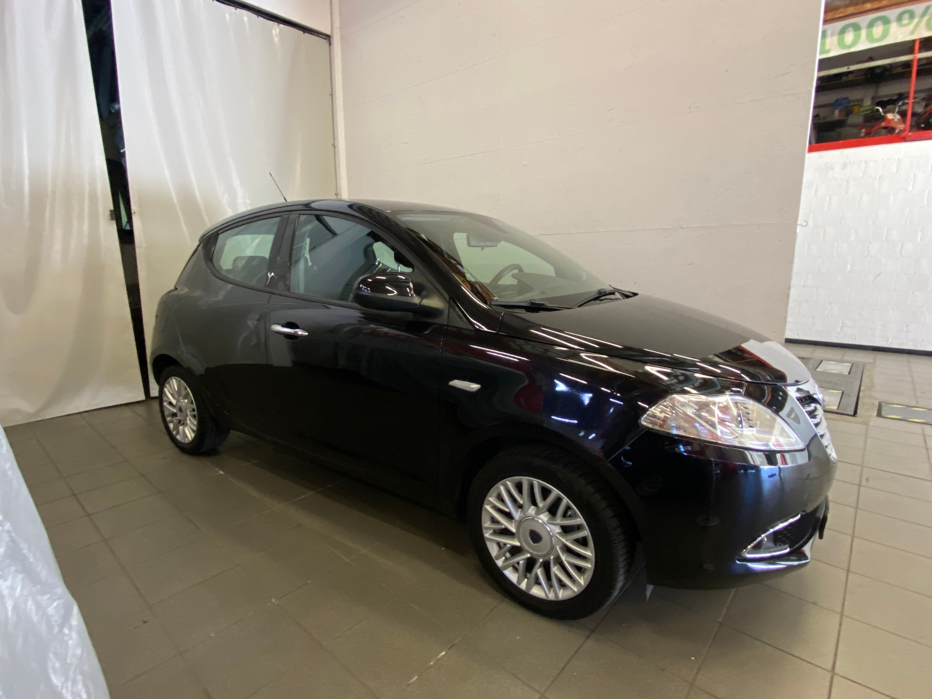 LANCIA Ypsilon 1.2 Platinum-image-3