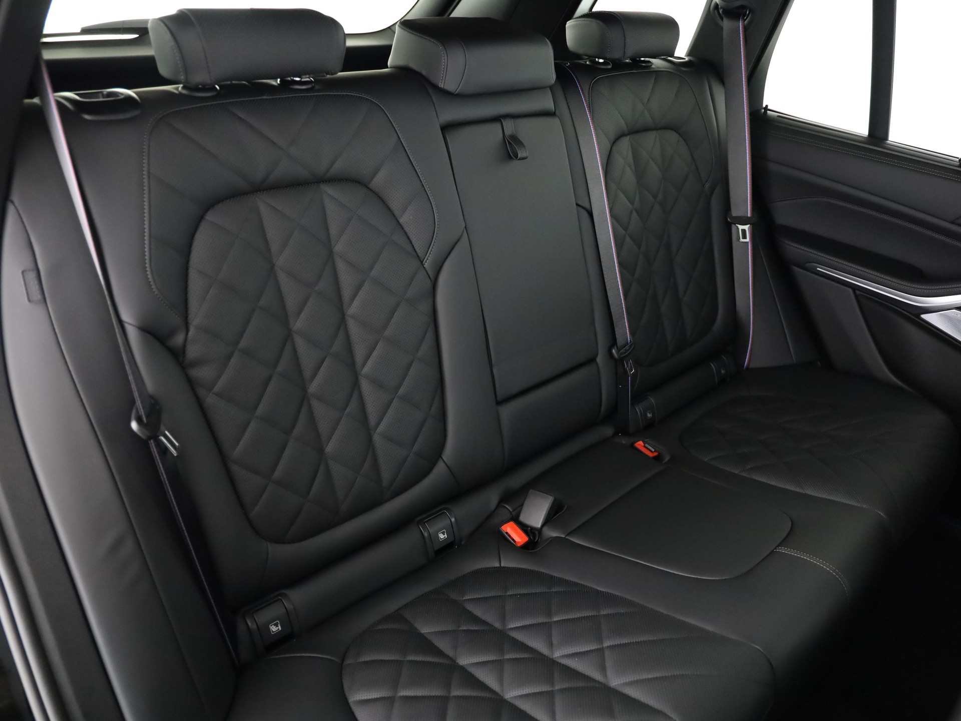 BMW X5 M60i xDrive-image-16