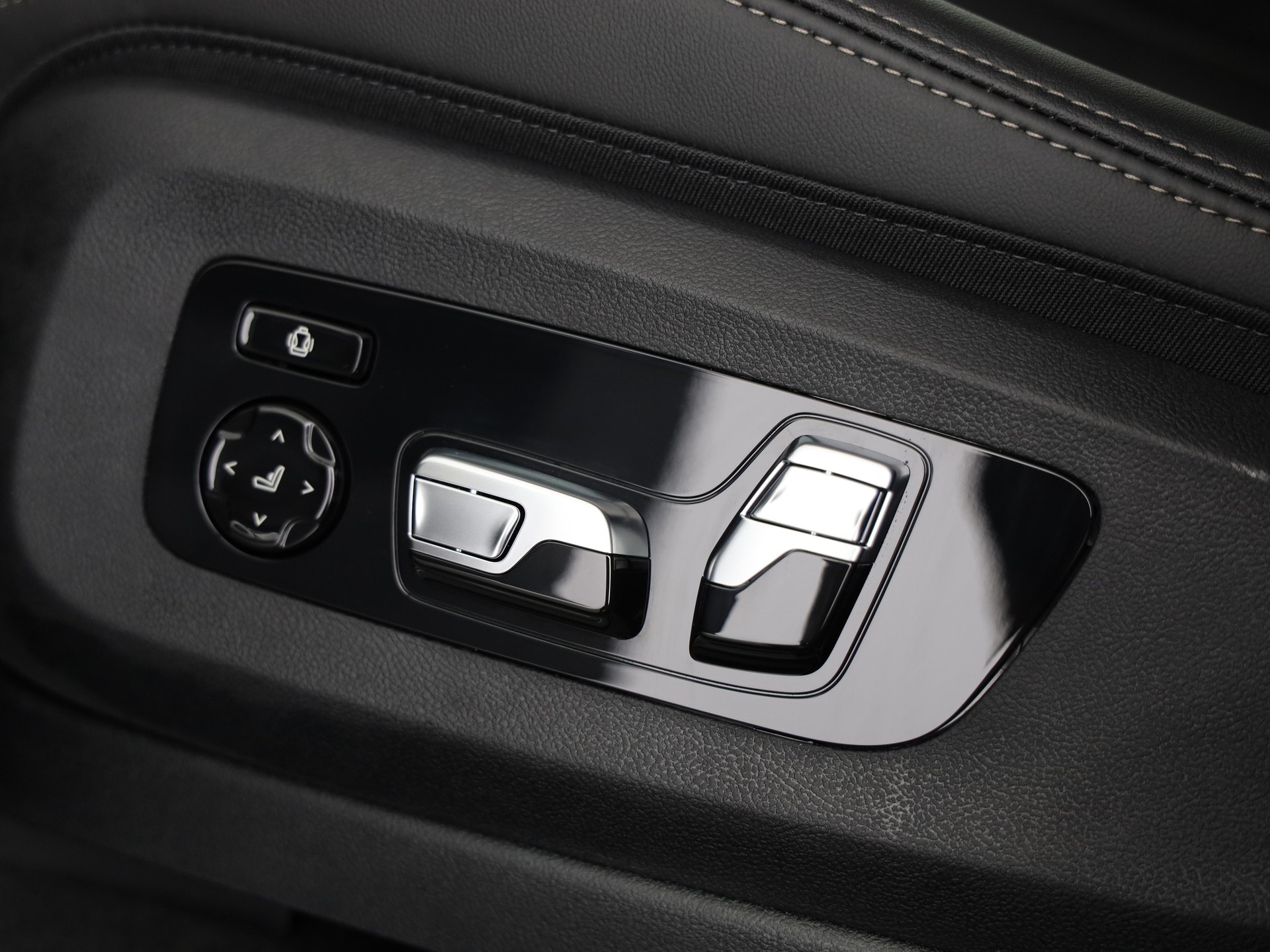 BMW X5 M60i xDrive-image-11