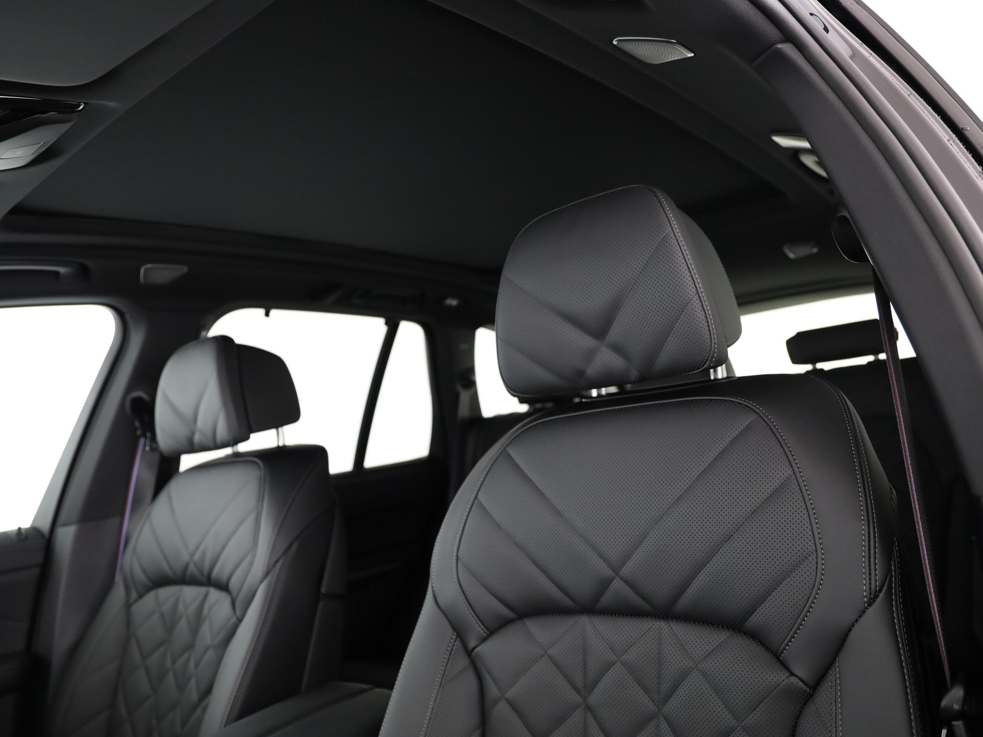 BMW X5 M60i xDrive-image-14