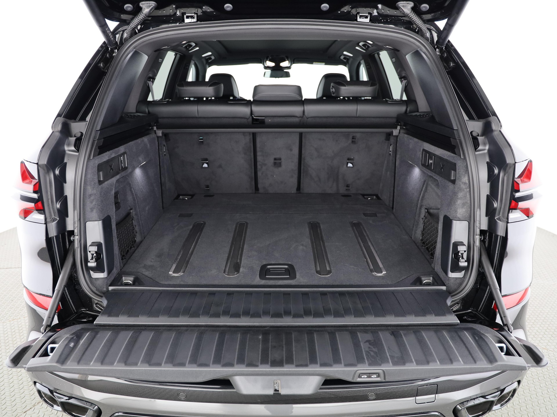 BMW X5 M60i xDrive-image-8