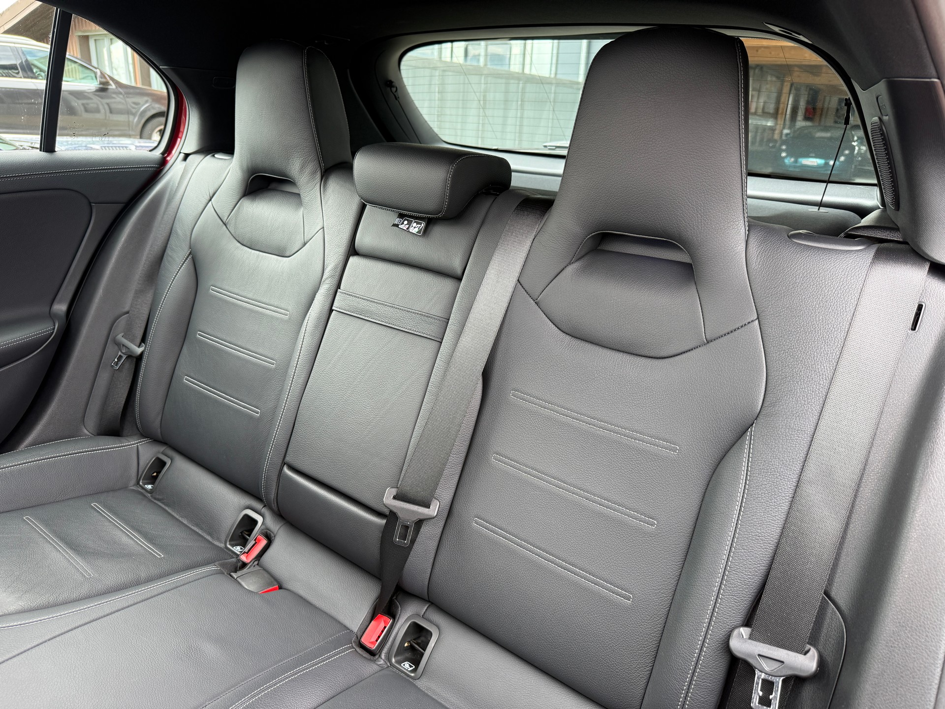 MERCEDES-BENZ A 45 S AMG 422 PS 4x4 mit top Ausstattung Automat-Speedshift 4Matic+-image-13