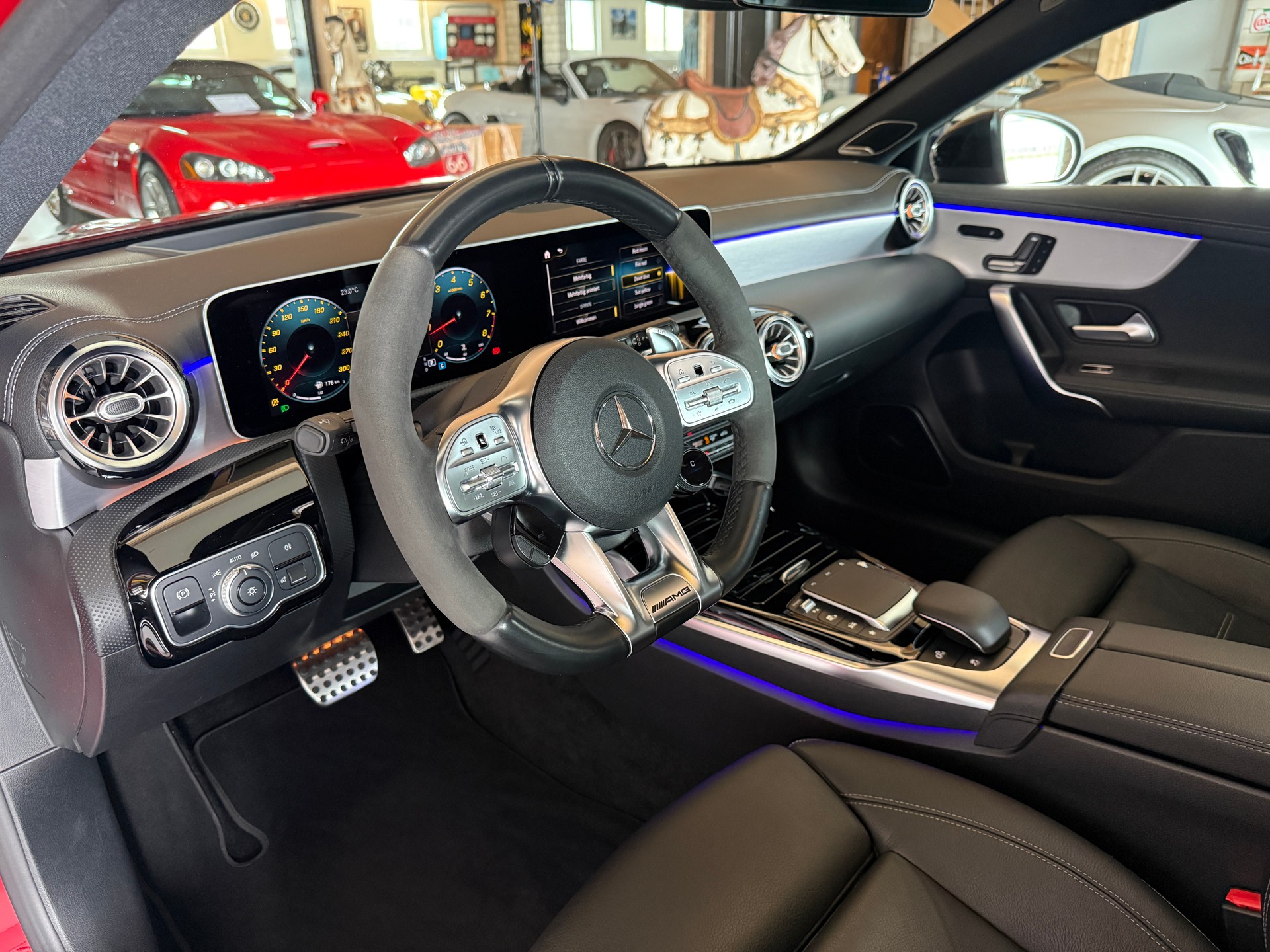 MERCEDES-BENZ A 45 S AMG 422 PS 4x4 mit top Ausstattung Automat-Speedshift 4Matic+-image-3