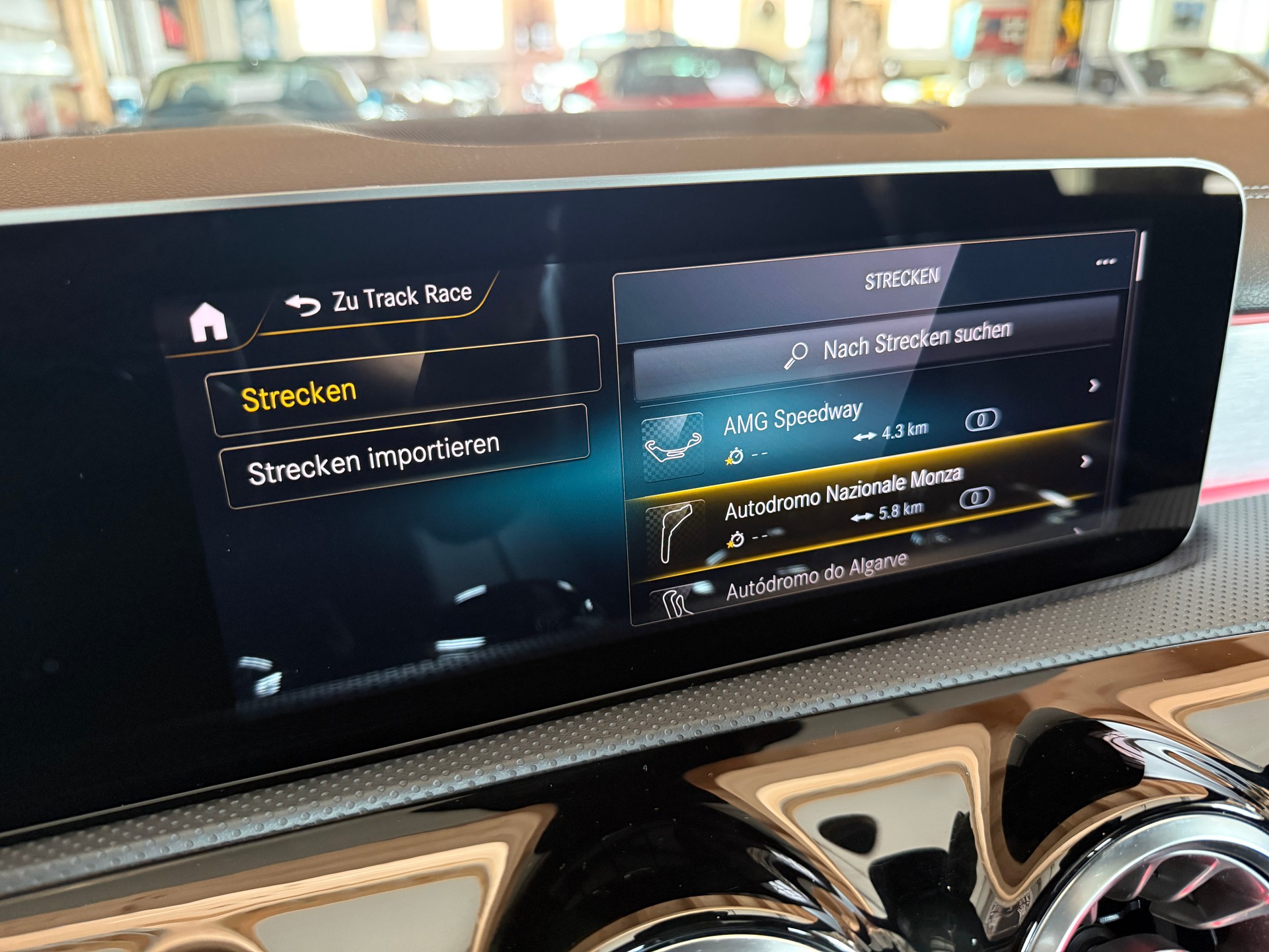 MERCEDES-BENZ A 45 S AMG 422 PS 4x4 mit top Ausstattung Automat-Speedshift 4Matic+-image-10
