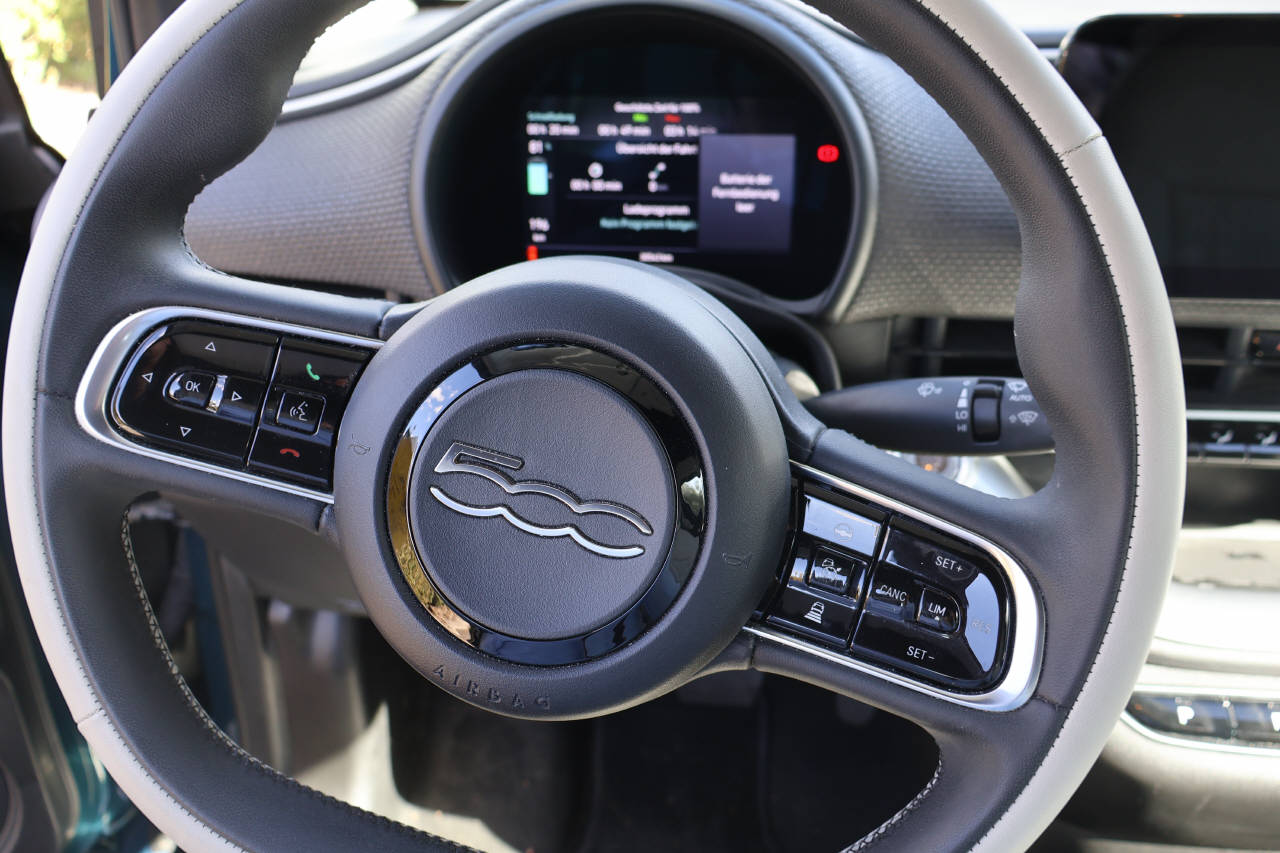 FIAT 500 Cabrio La Prima-image-10