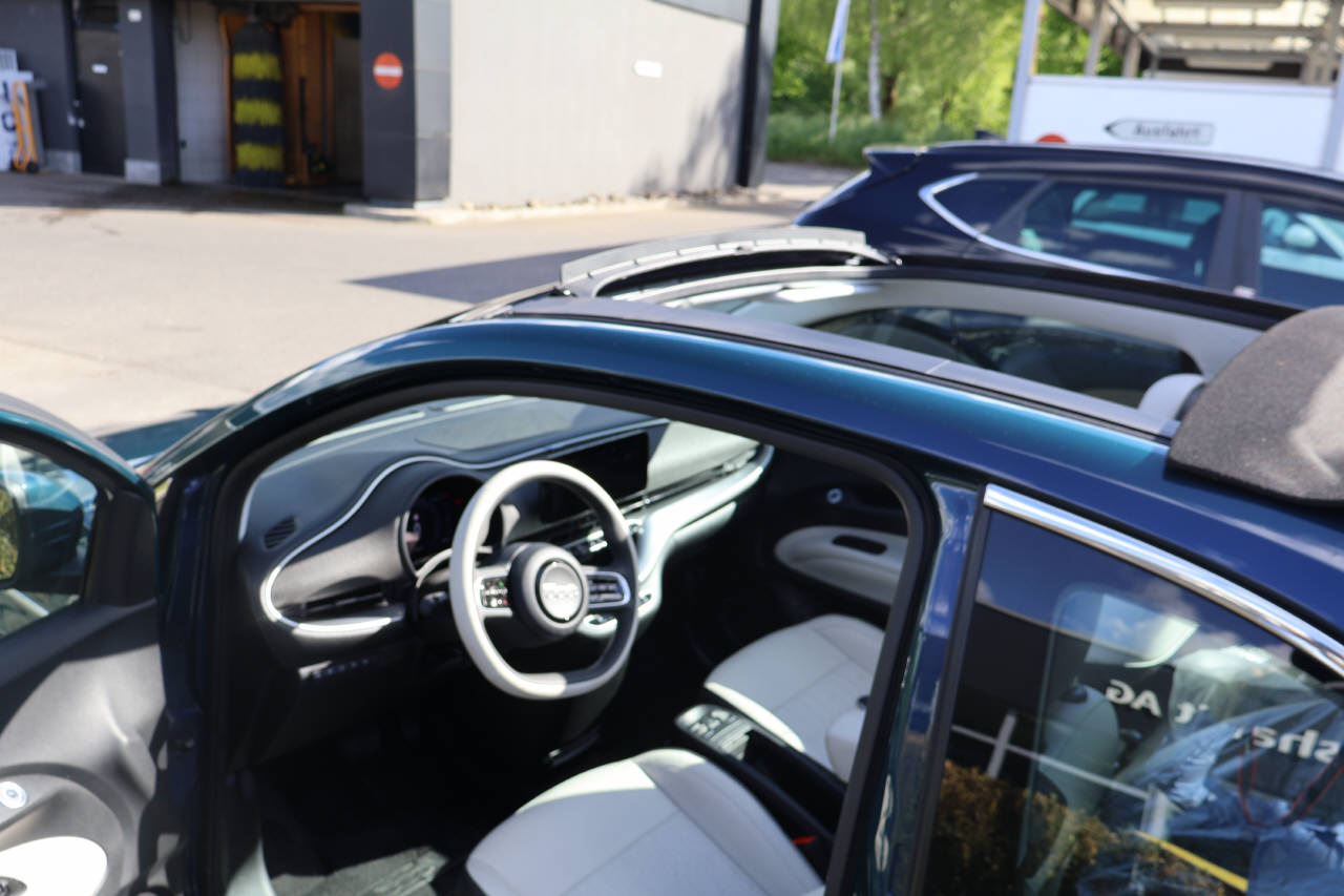 FIAT 500 Cabrio La Prima-image-13