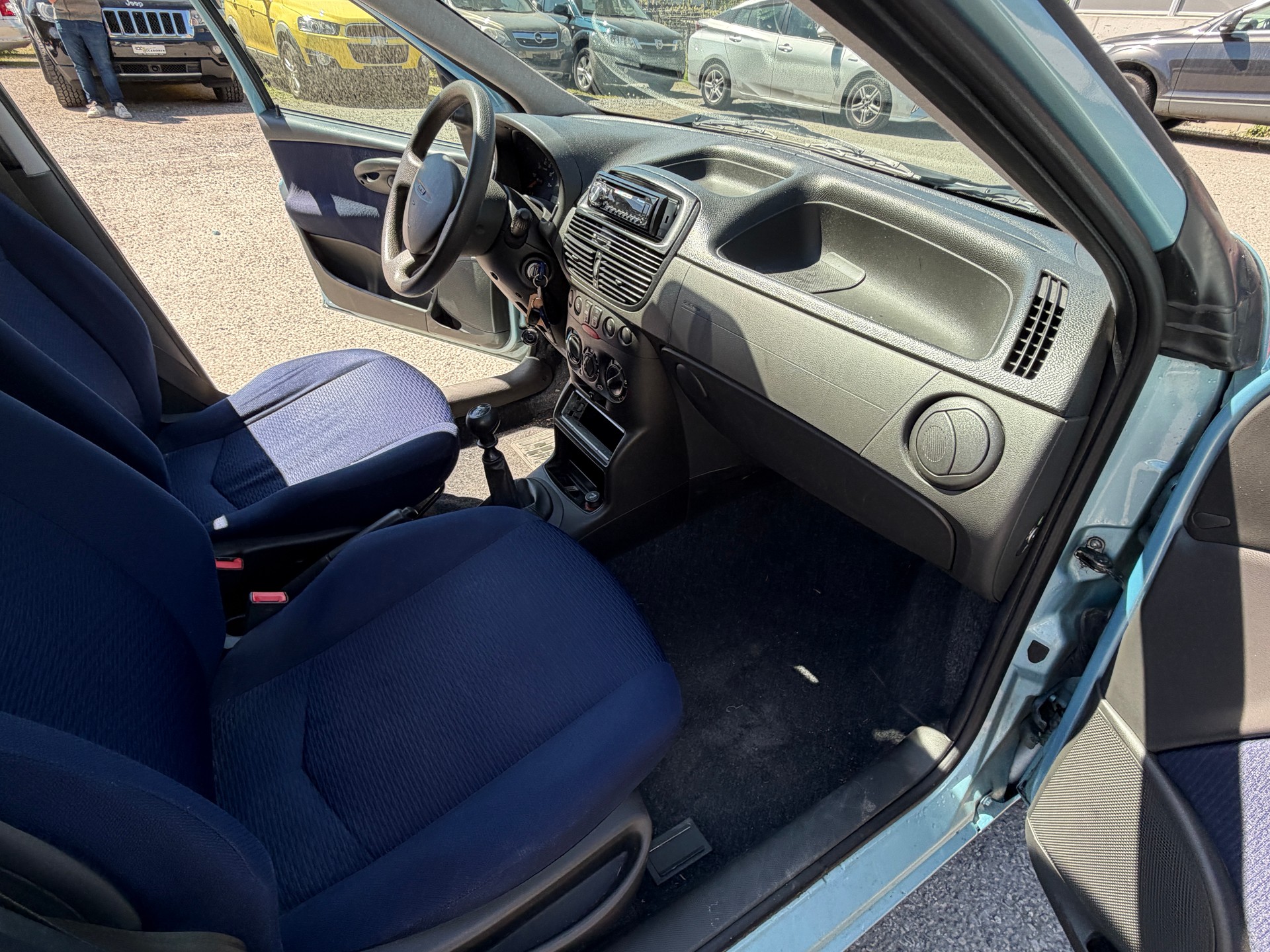 FIAT Punto 1.2 16V Dynamic-image-9
