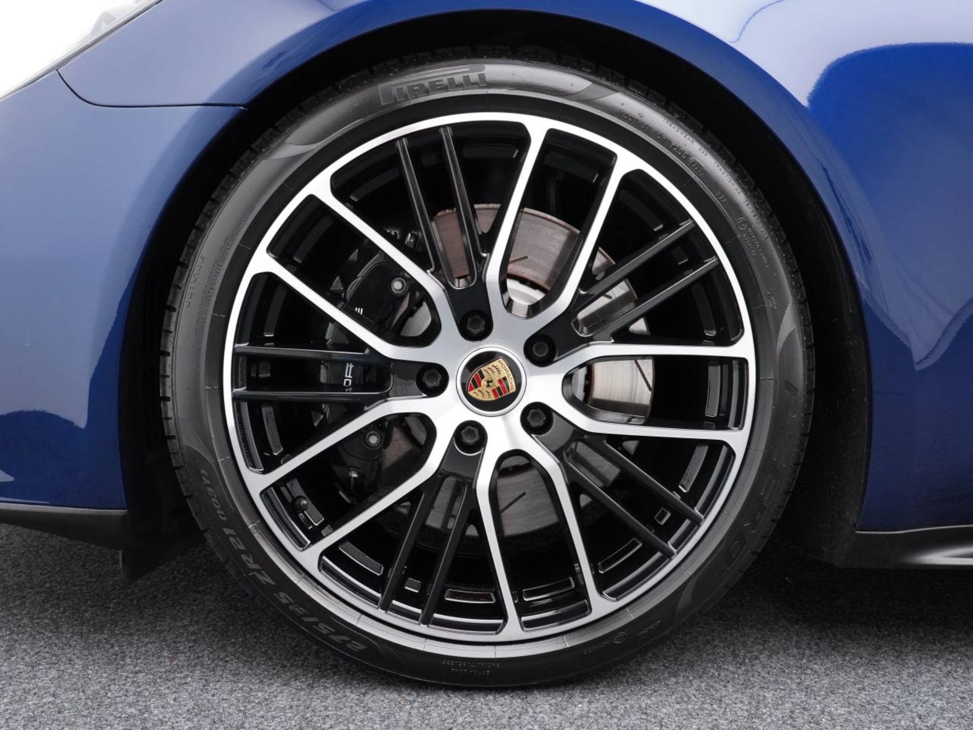 PORSCHE Panamera GTS Sport Turismo-image-13