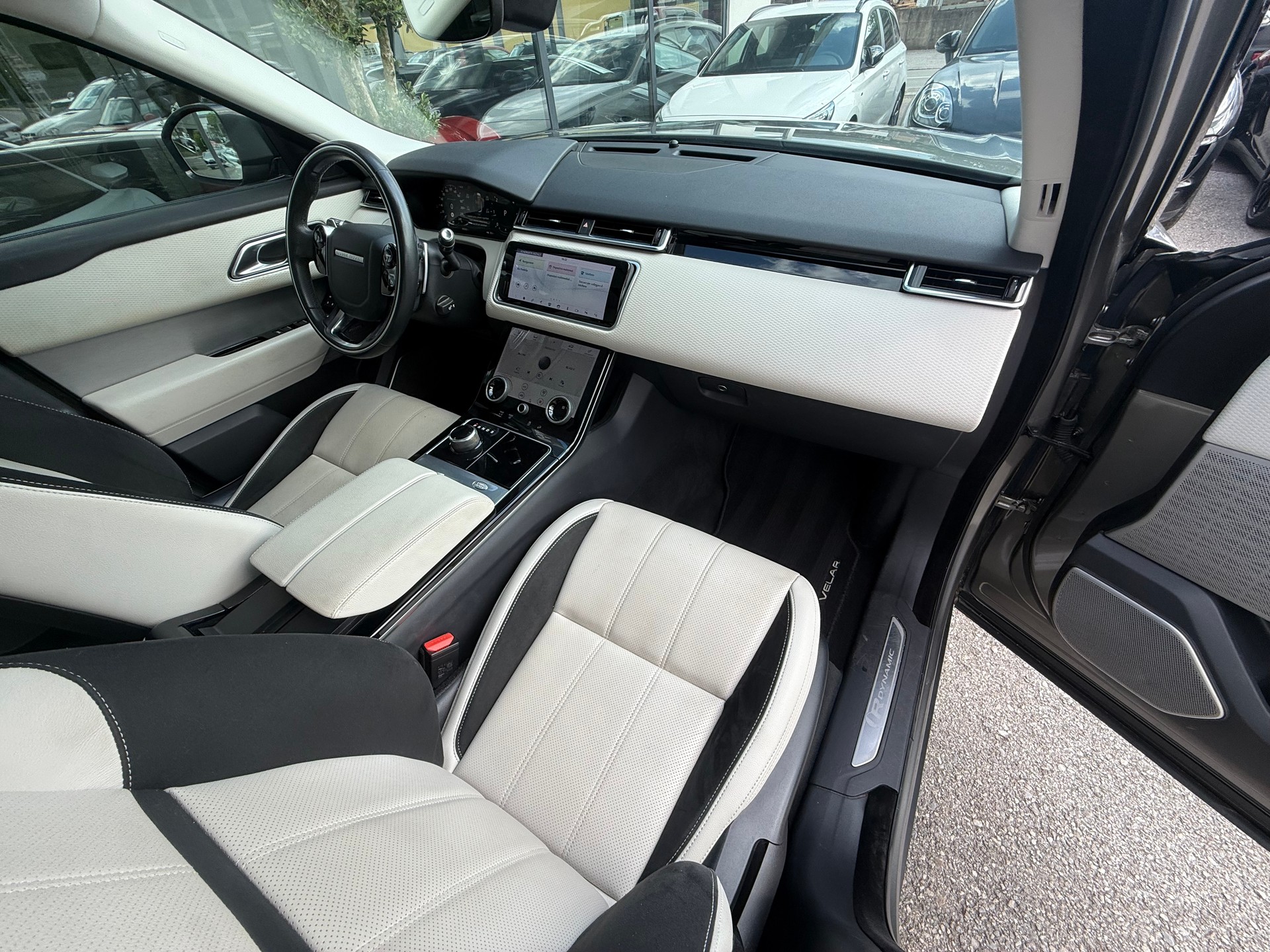 LAND ROVER Range Rover Velar R-Dynamic D 240 SE Automatic-image-11