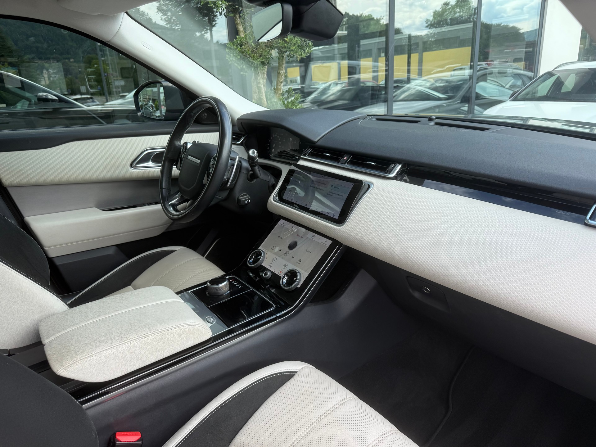 LAND ROVER Range Rover Velar R-Dynamic D 240 SE Automatic-image-12