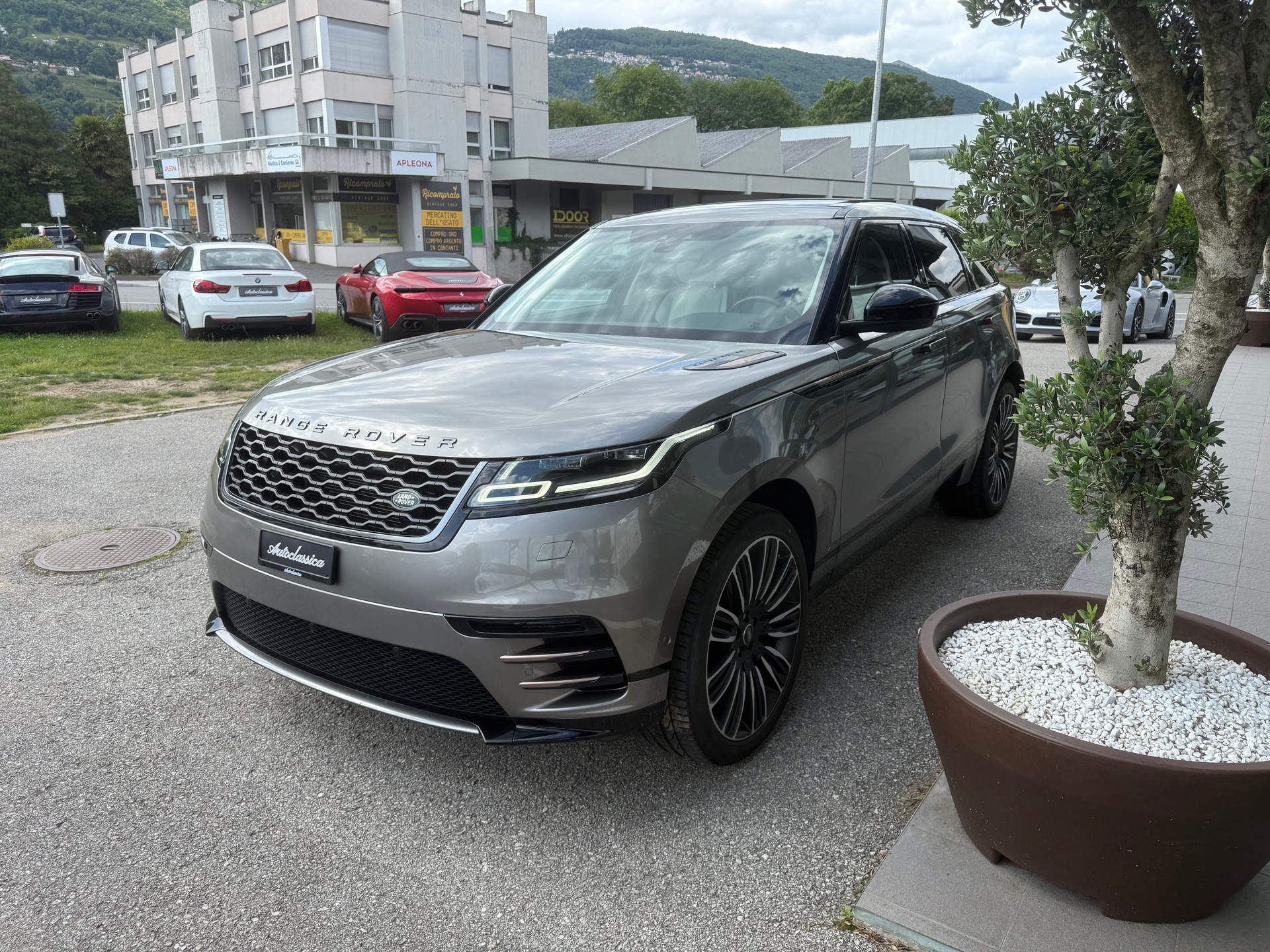 LAND ROVER Range Rover Velar R-Dynamic D 240 SE Automatic-image-5