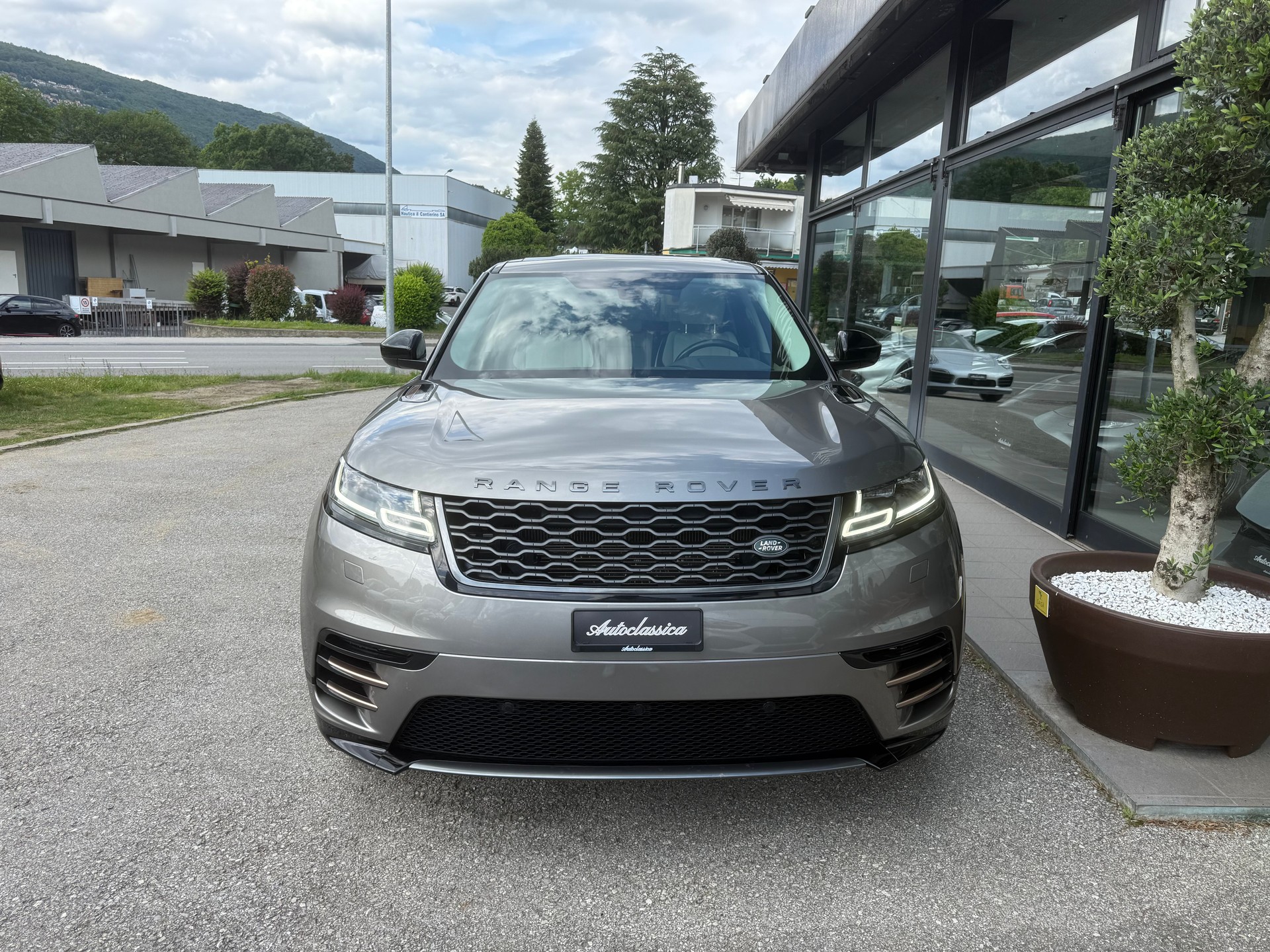 LAND ROVER Range Rover Velar R-Dynamic D 240 SE Automatic-image-1