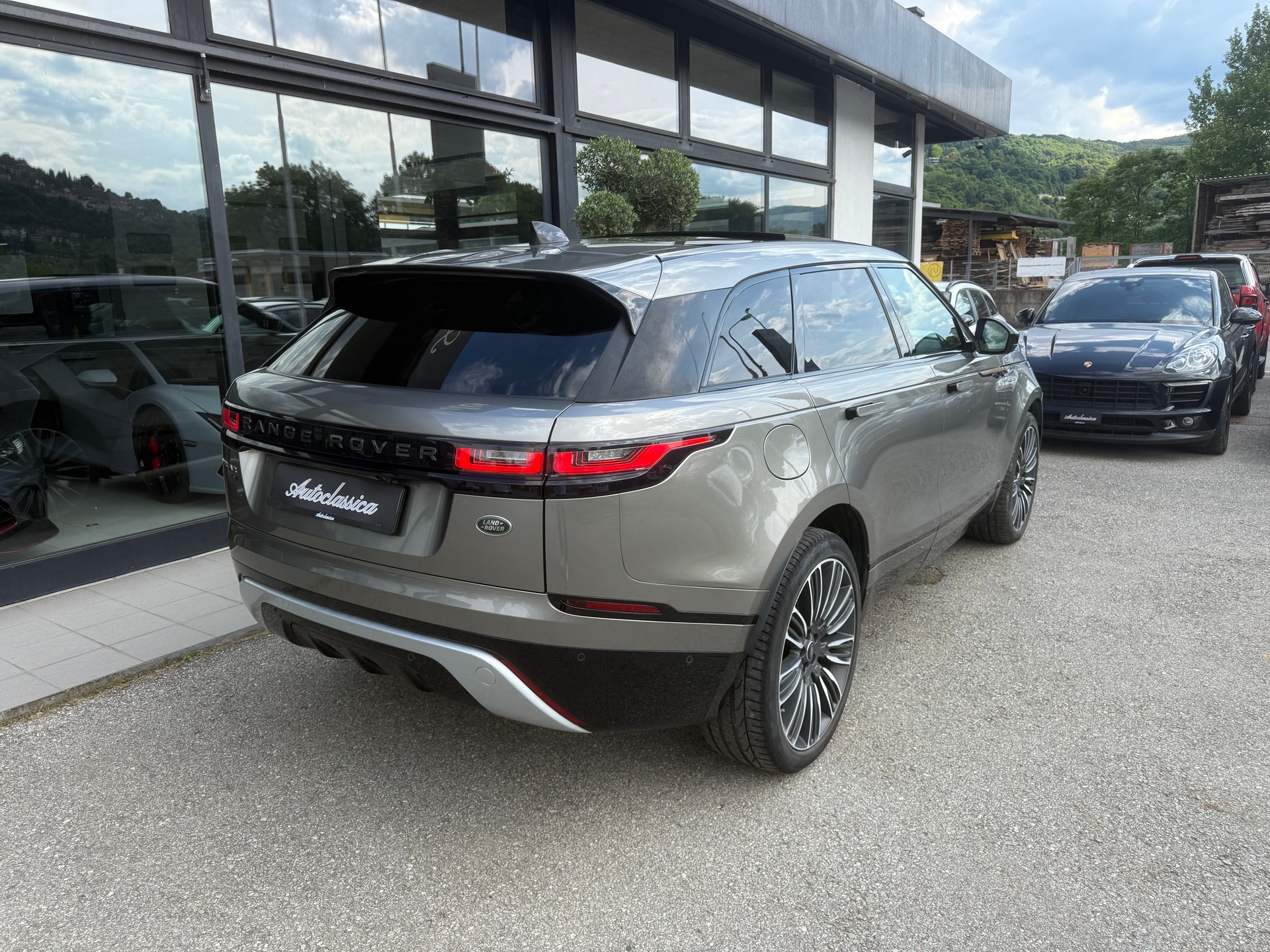 LAND ROVER Range Rover Velar R-Dynamic D 240 SE Automatic-image-7