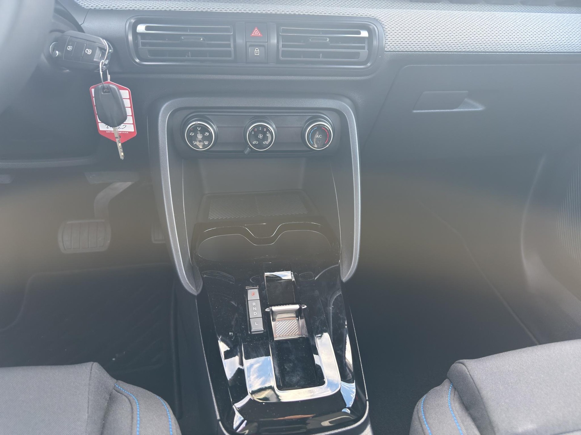 CITROEN C3 1.2 Hybrid Tonic-image-12