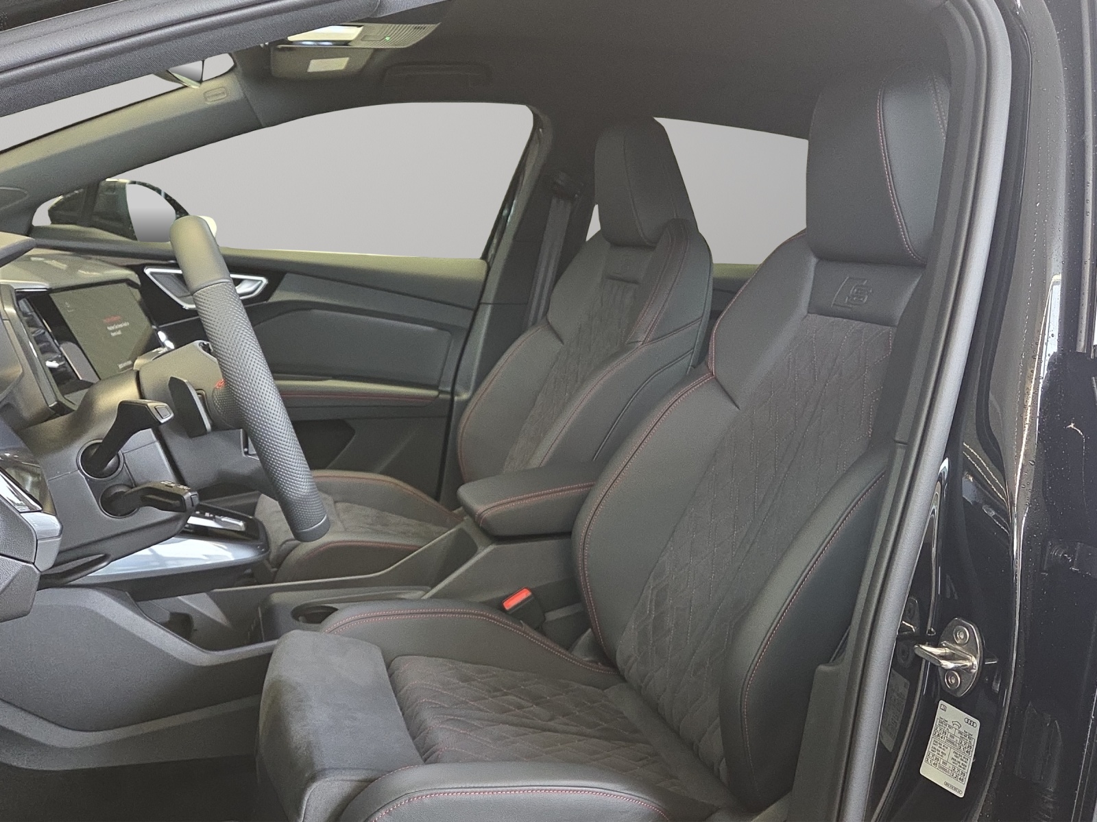 AUDI Q4 e-tron 45 Edition Swiss Ski quattro-image-5