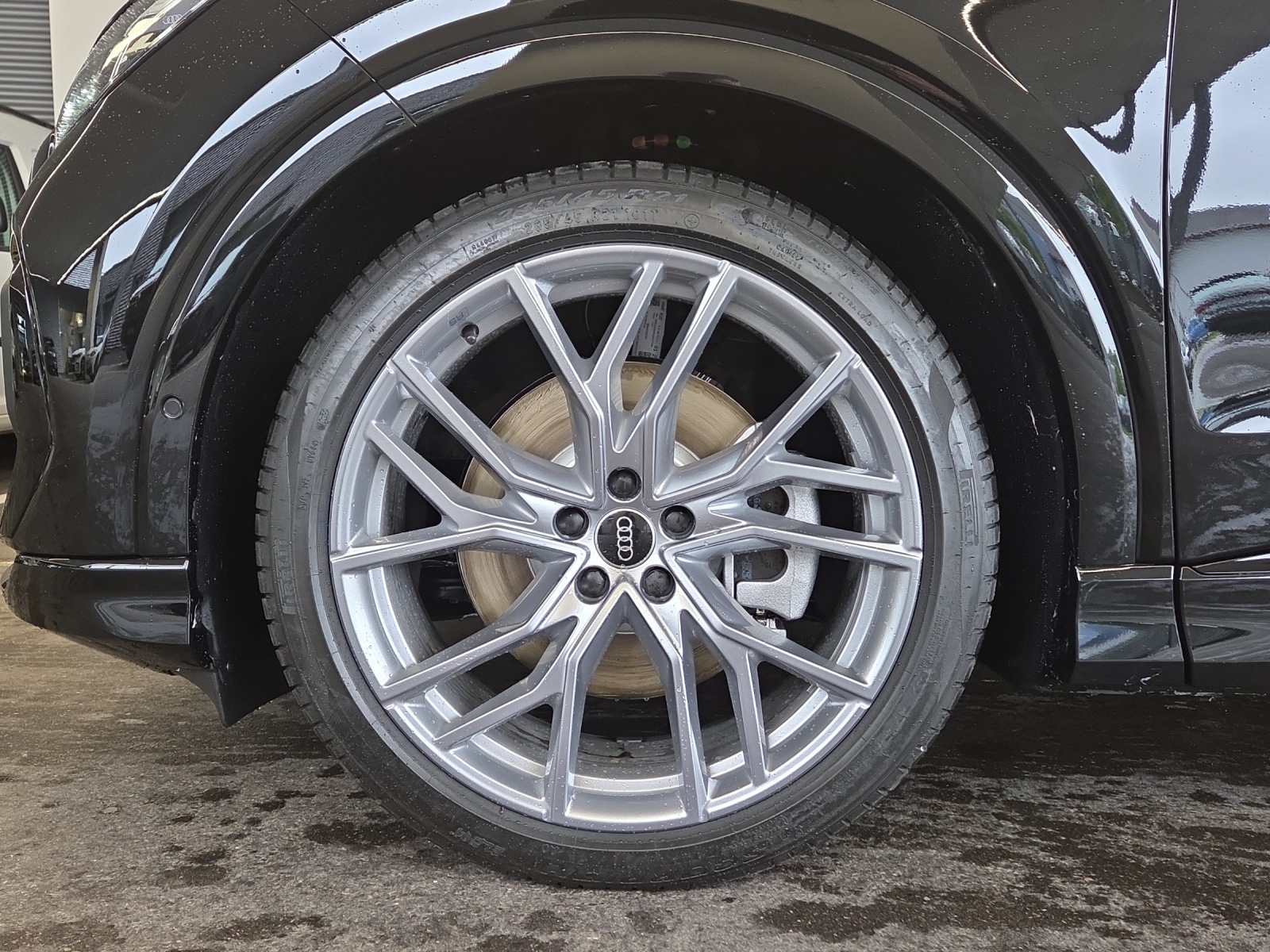 AUDI Q4 e-tron 45 Edition Swiss Ski quattro-image-9