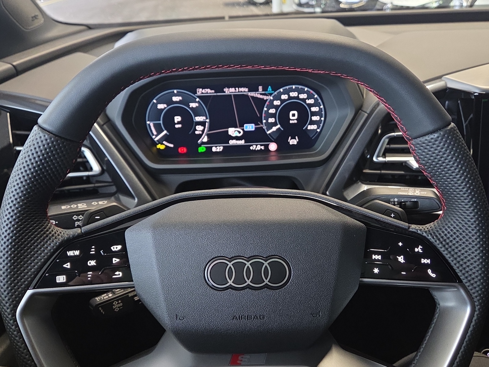AUDI Q4 e-tron 45 Edition Swiss Ski quattro-image-10