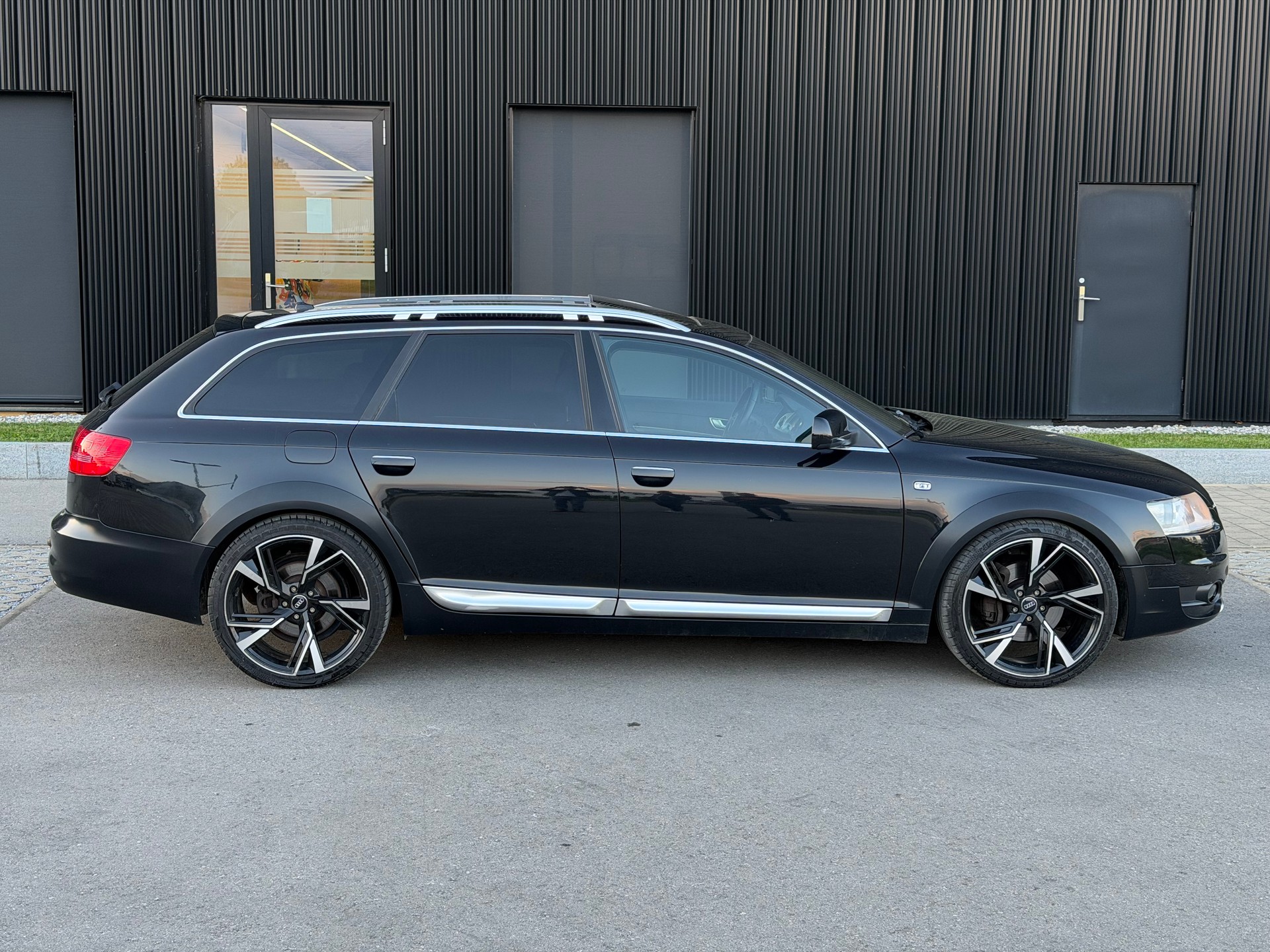 AUDI A6 allroad 3.0 TDI quattro-image-4