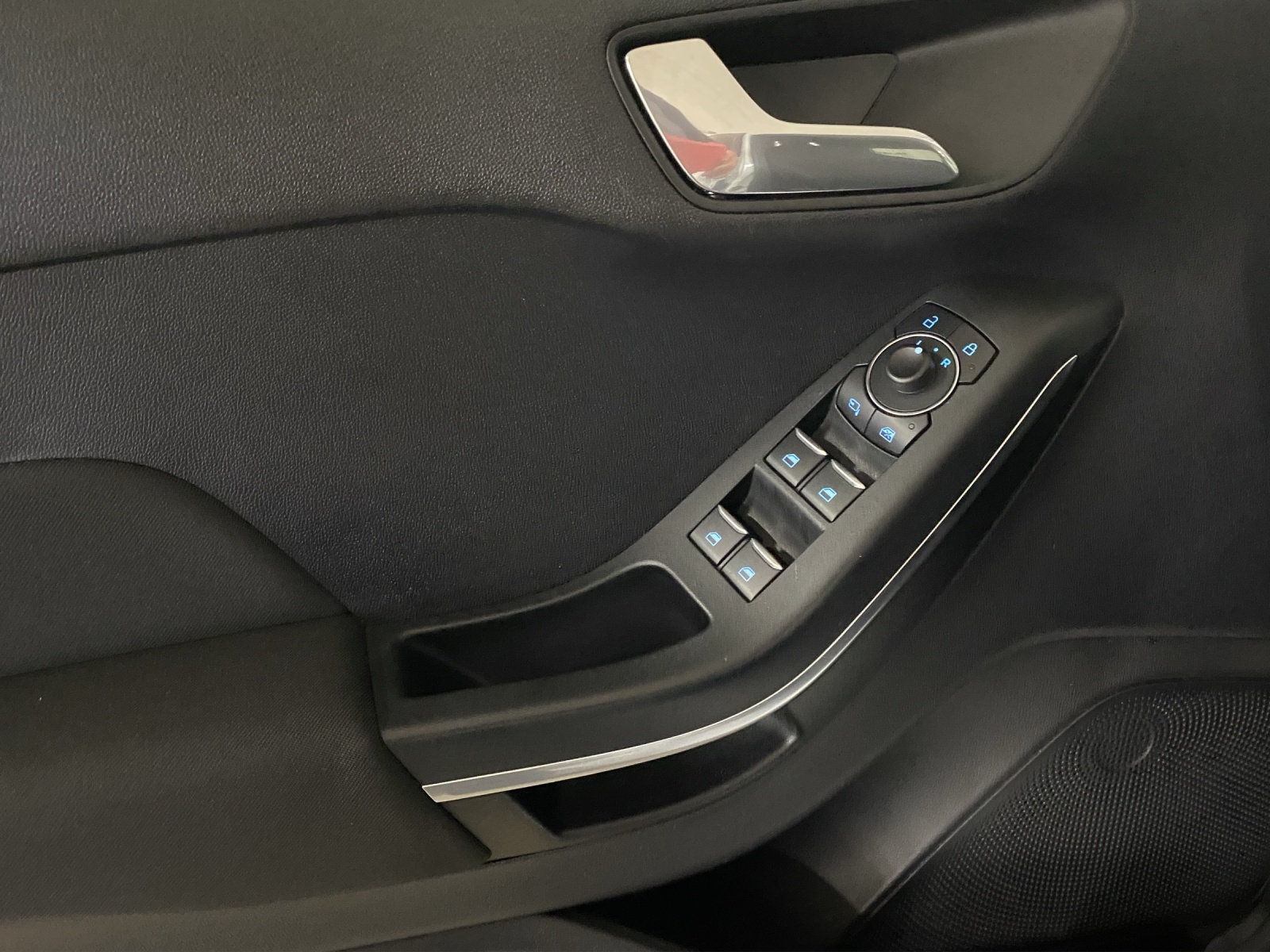 FORD Fiesta 1.0 EcoB Hybrid Titanium-image-11