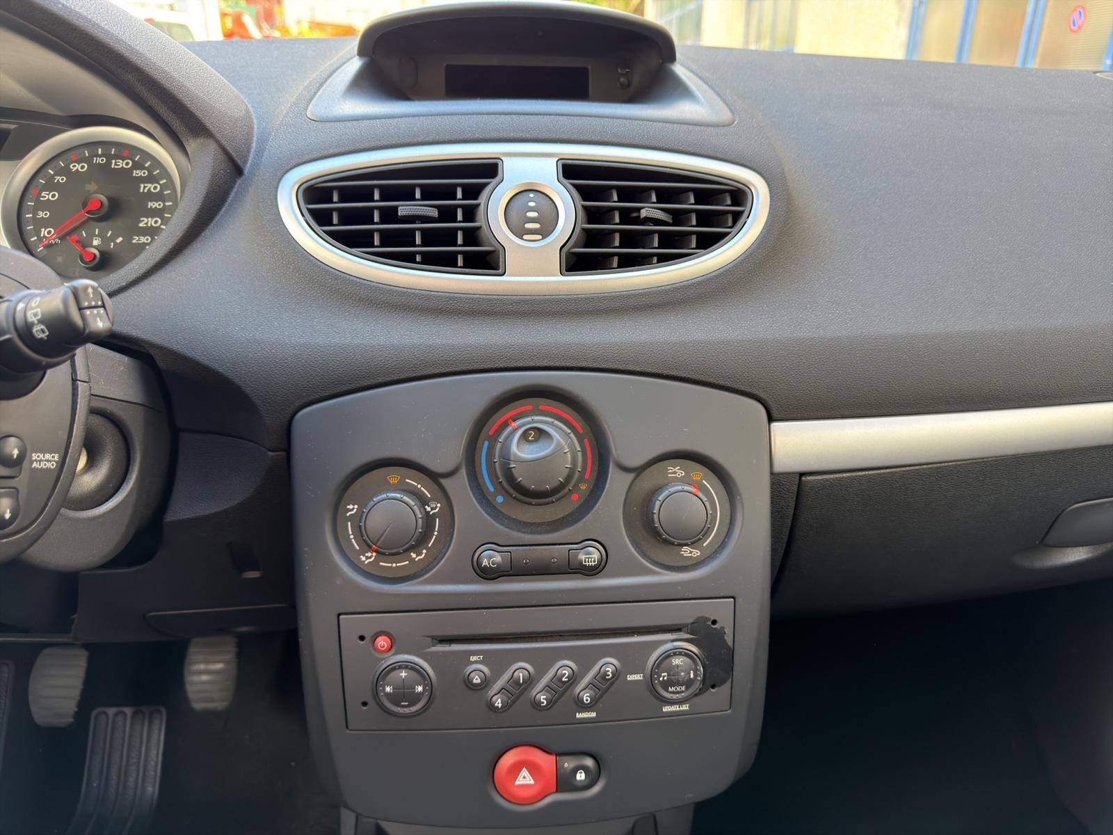 RENAULT Clio 1.2 16V Turbo Expression-image-4