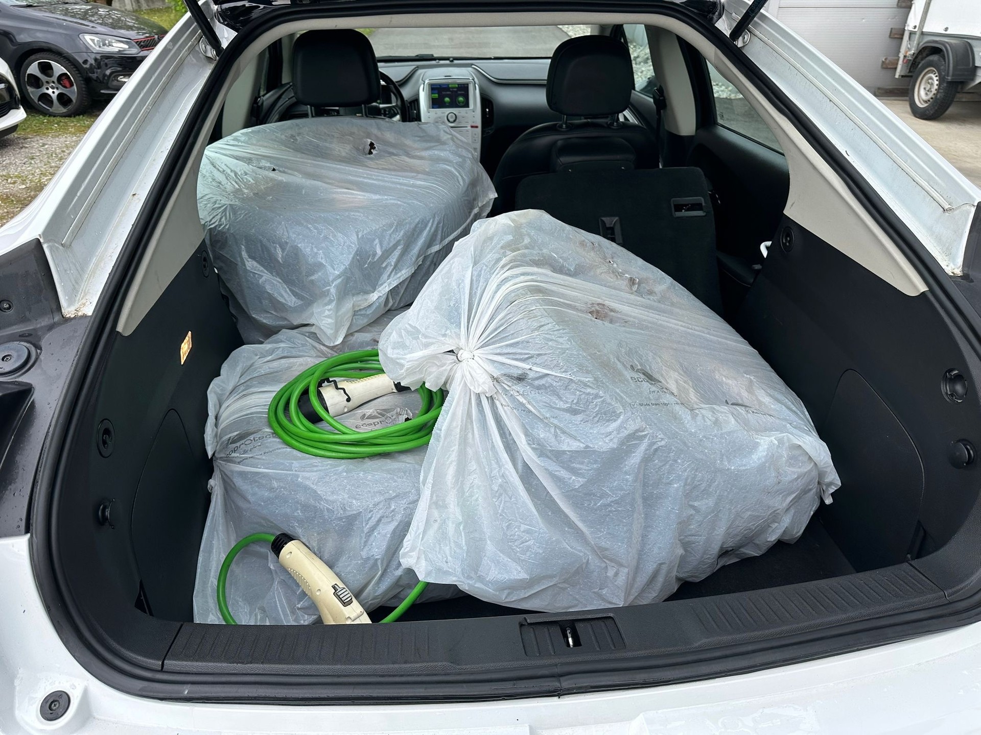 CHEVROLET Volt E-image-10