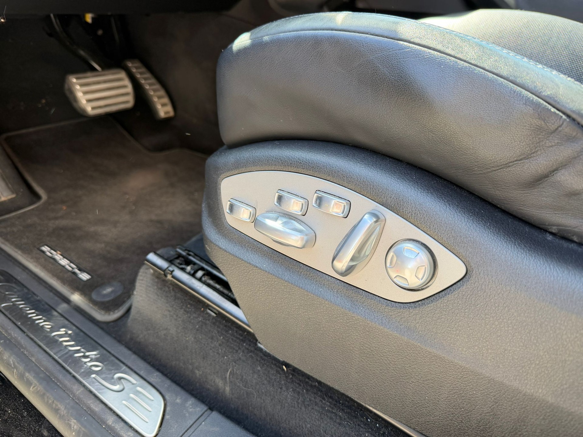 PORSCHE Cayenne Turbo S Attelage-image-20