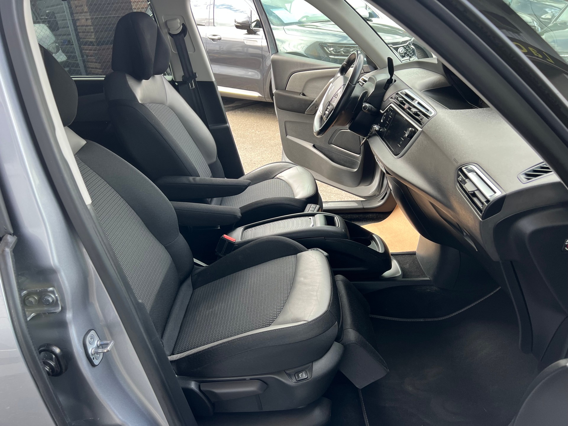 CITROEN Grand C4 Picasso 2.0 BlueHDi Edition *** 7 Plätzer * Navi * Leder * Rückfahrtkamera * frisch ab MFK * 1 Jahr Garantie möglich **-image-28