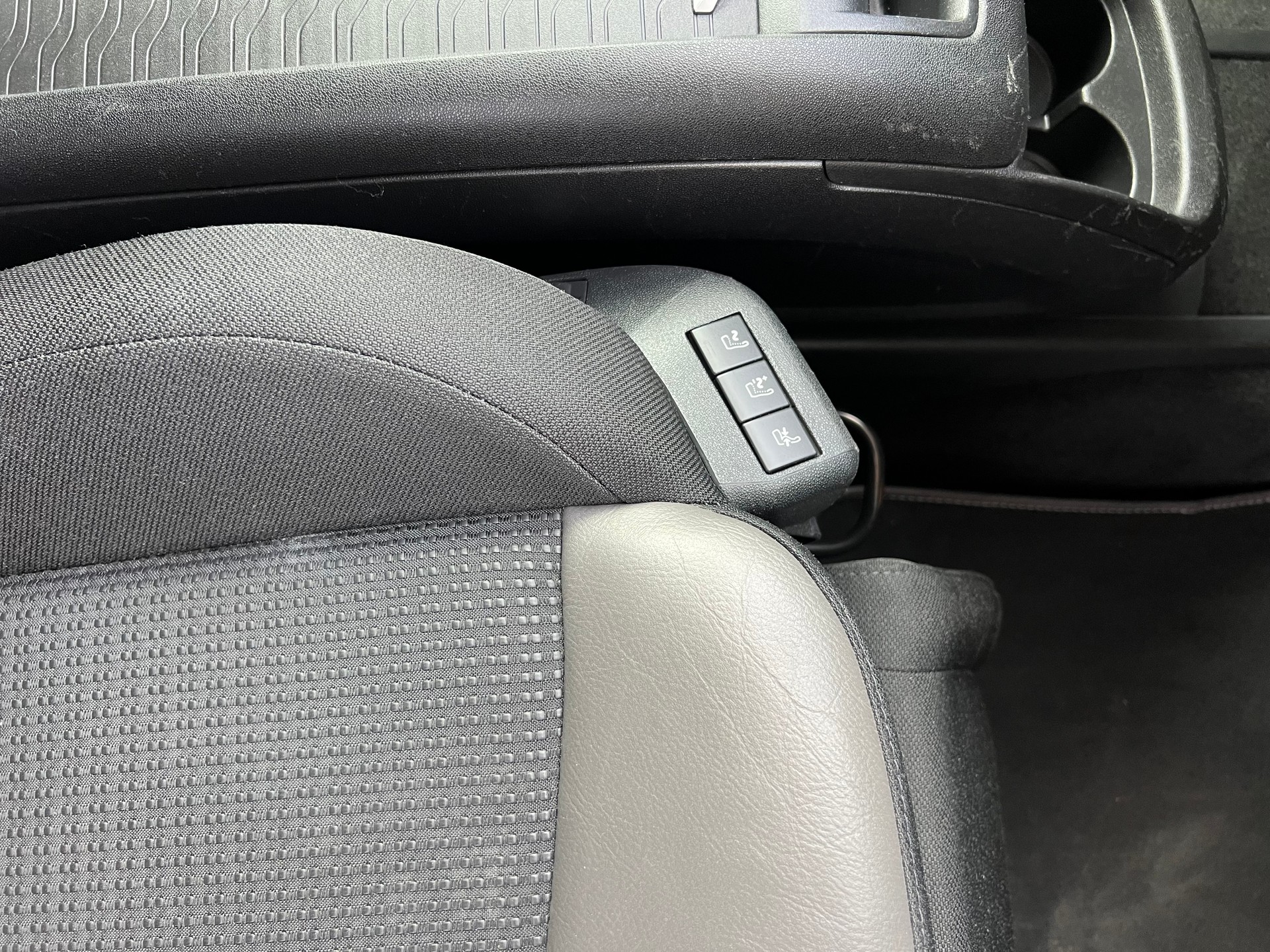 CITROEN Grand C4 Picasso 2.0 BlueHDi Edition *** 7 Plätzer * Navi * Leder * Rückfahrtkamera * frisch ab MFK * 1 Jahr Garantie möglich **-image-17