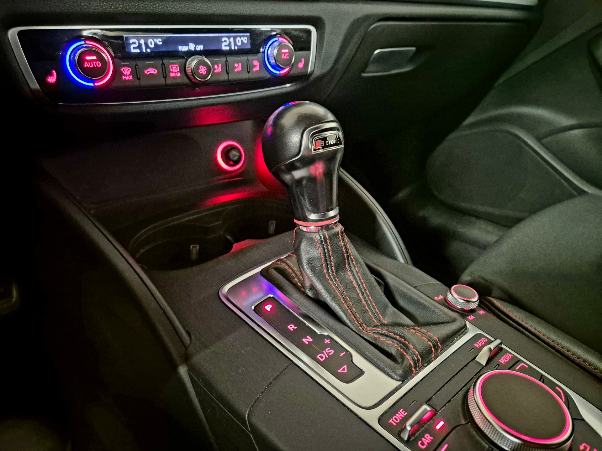 AUDI S3 2.0 TFSI quattro S-tronic-image-11