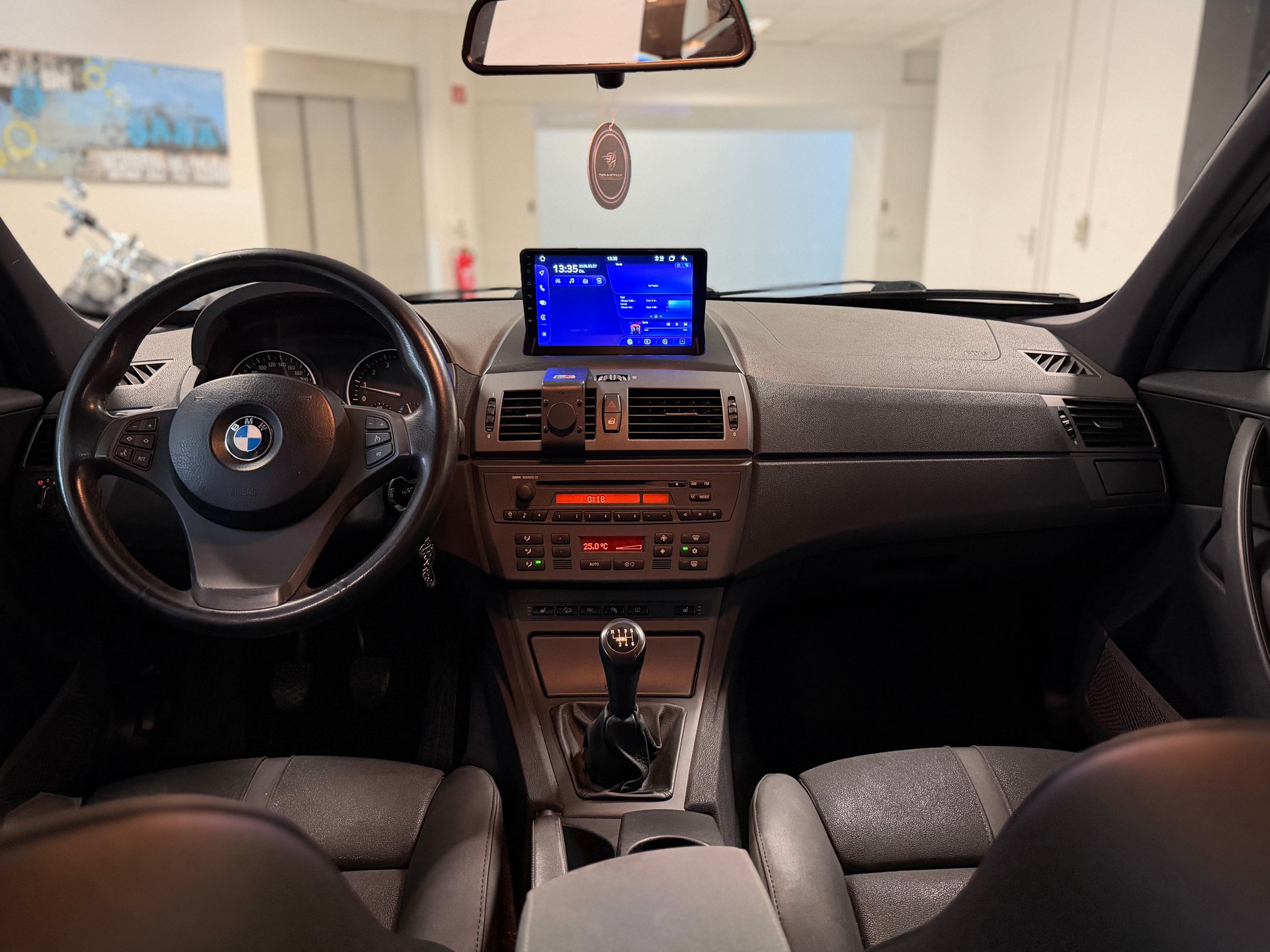 BMW X3 2.5i-image-10